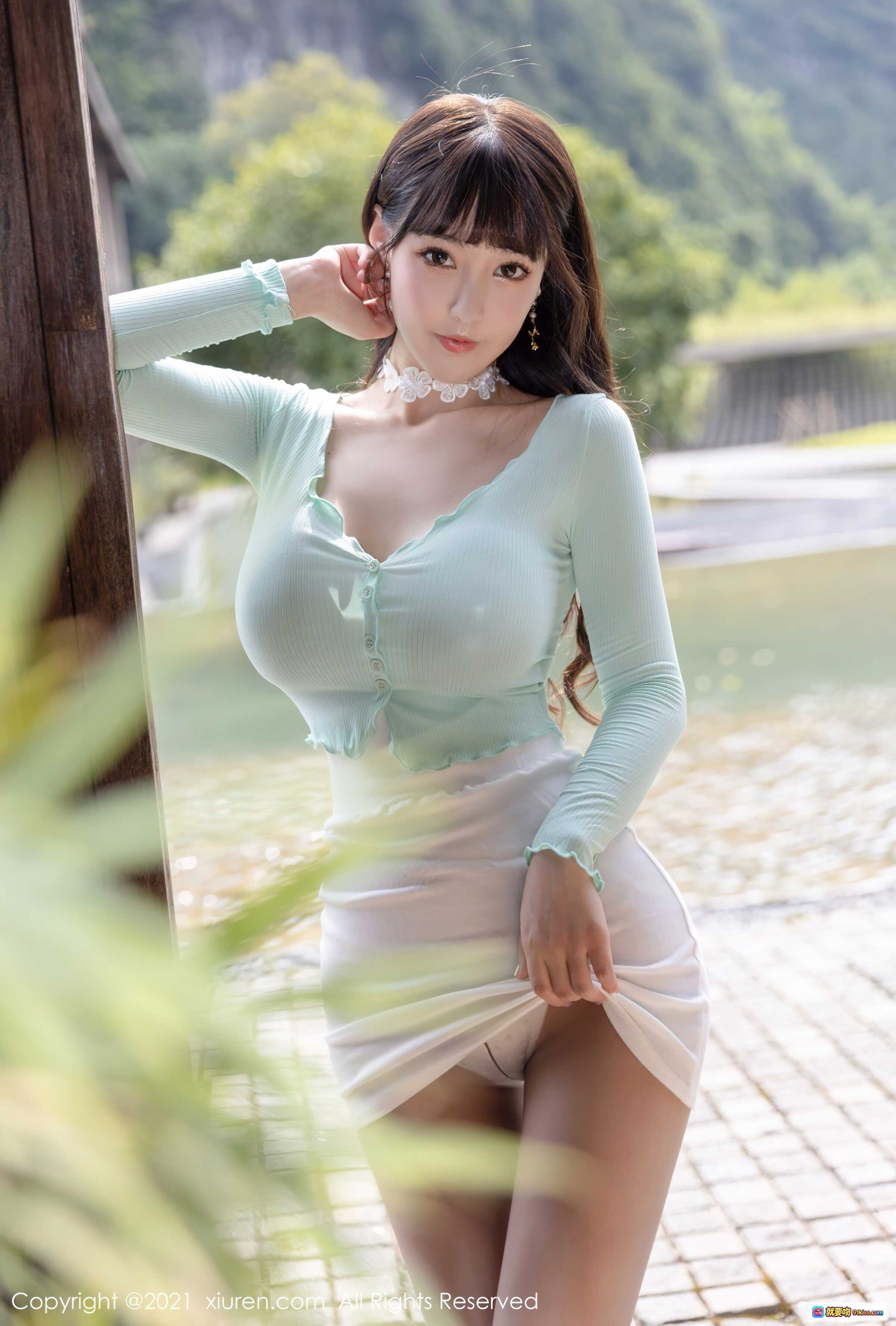 图片[7] - 朱可儿Flower清新薄荷绿上衣配白色包臀裙户外写真 甜美长发蕾丝颈饰手提粉色小包自然风光背景 - 就要吻