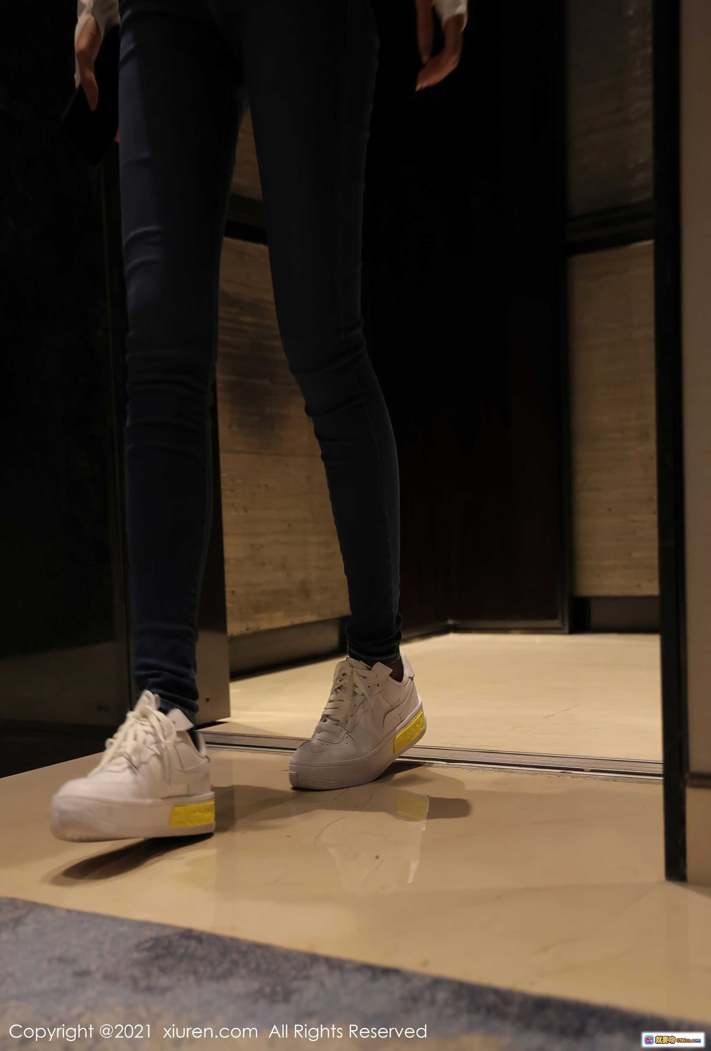 图片[7] - 蓝莓FY街拍写真｜白色防晒衣搭配牛仔裤｜都市时尚少女风｜XiuRen秀人网2021.09.16 No.3956 - 就要吻