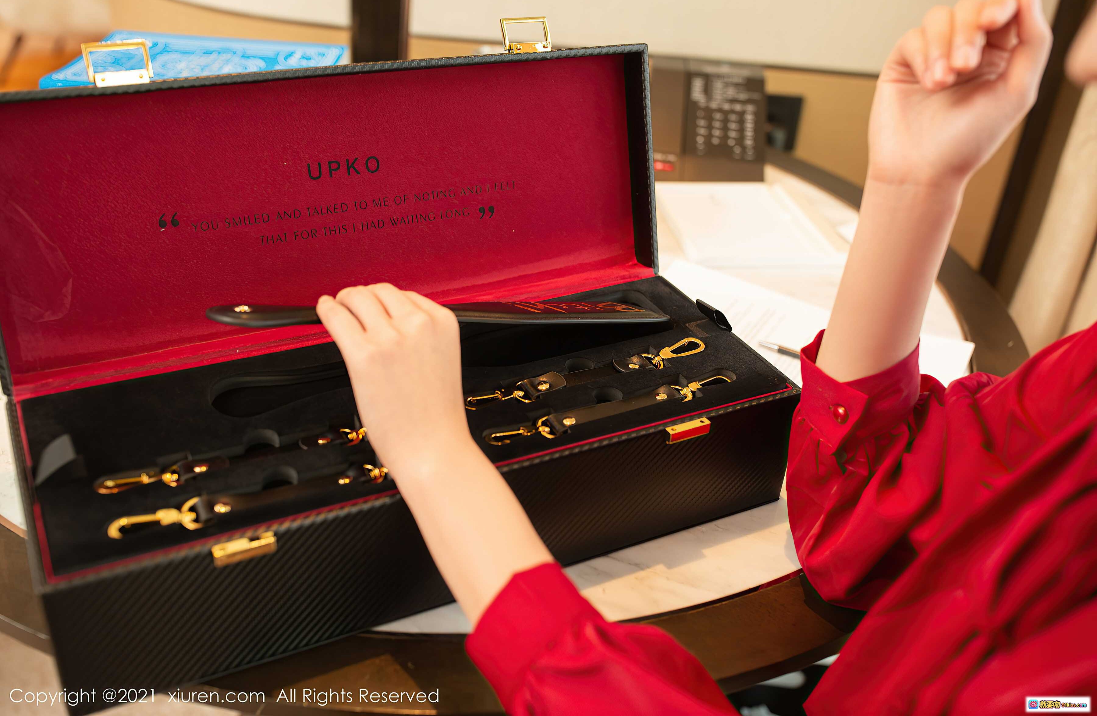 图片[9] - 陆萱萱红衬衫黑丝美腿写真 – XiuRen秀人网2021.08.18 No.3819办公室优雅风情 - 就要吻