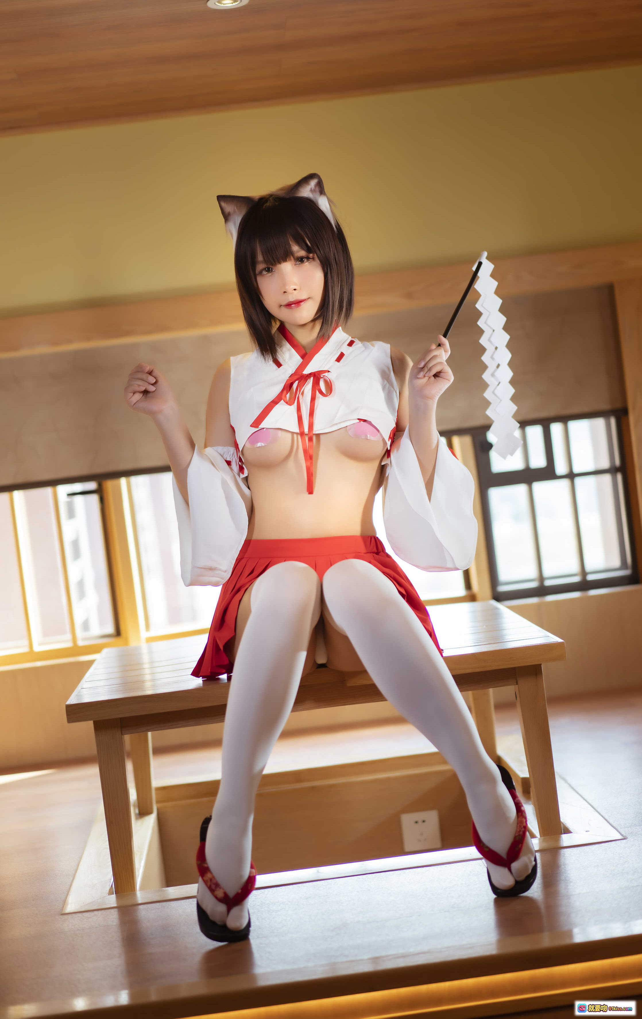 Neko薇薇NO.003巫女写真｜猫耳白丝红裙和风少女｜日式神社风格摄影｜30P高清图集 - 就要吻