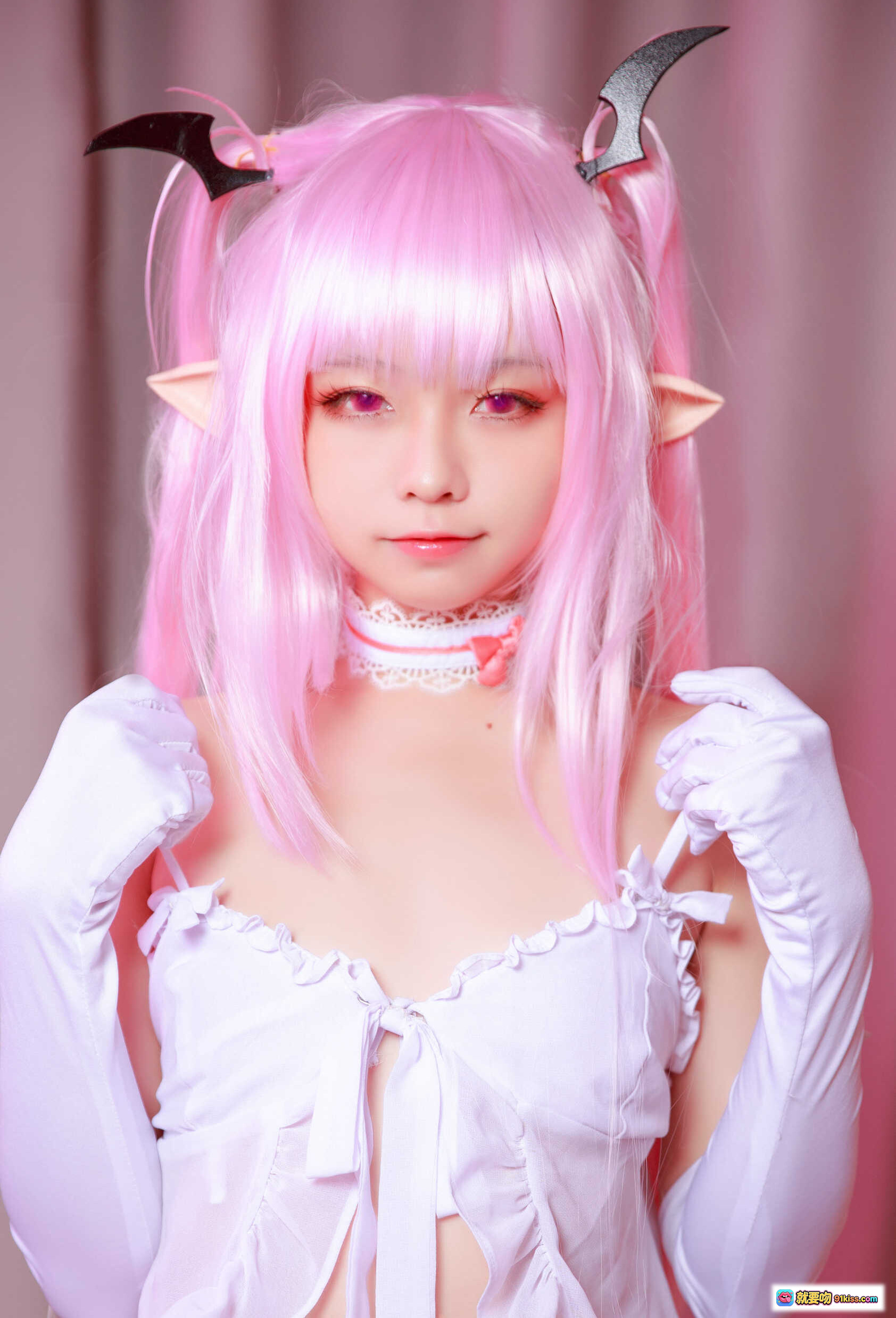 图片[4] - 粉发恶魔少女cosplay写真 – 露露姆角色扮演 白色蕾丝内衣+恶魔角+心形尾巴+长手套 甜美诱惑风 - 就要吻