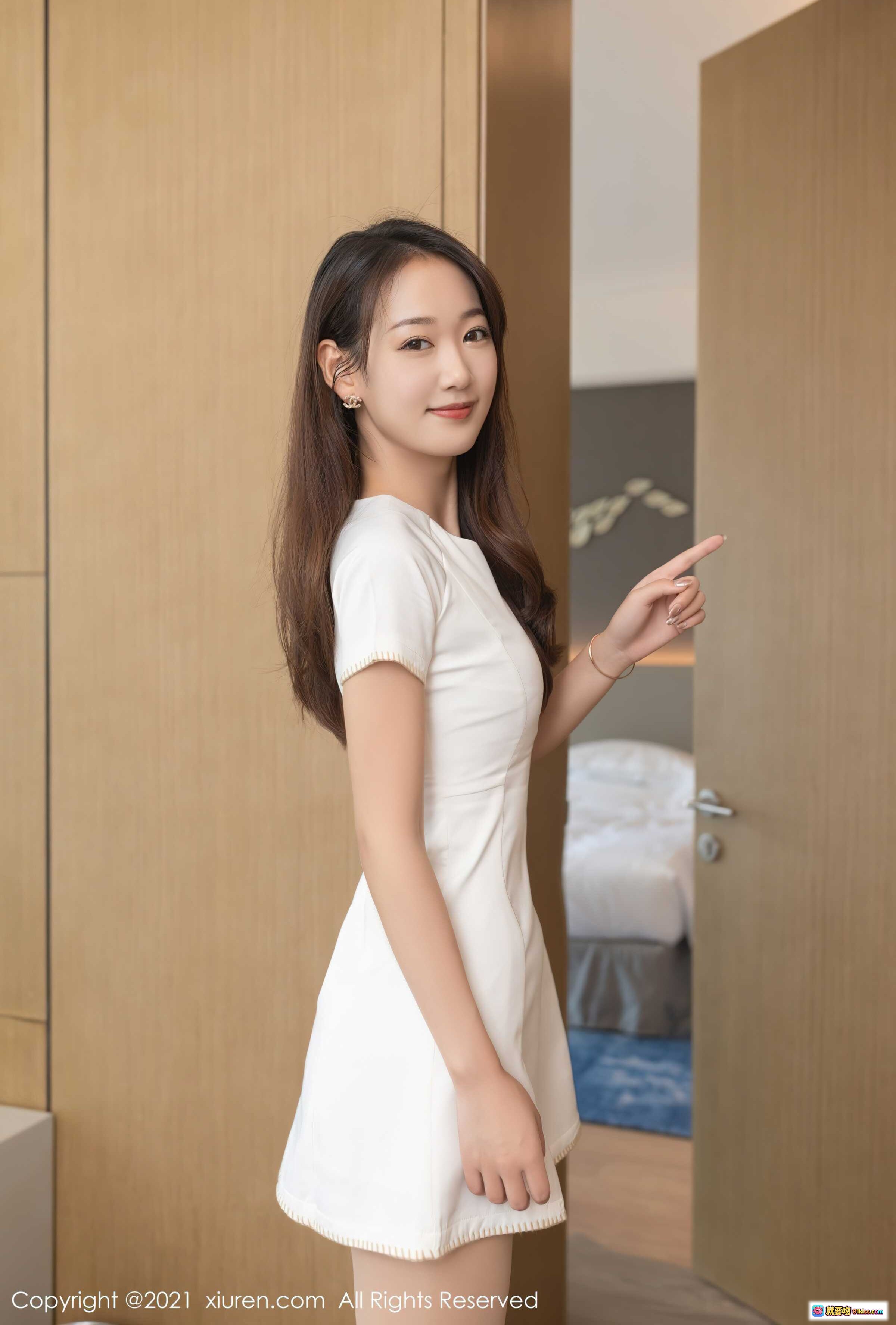 图片[9] - 唐安琪白色连衣裙优雅微笑递水杯室内写真高清美图 – XiuRen秀人网2021.09.03 No.3895 - 就要吻