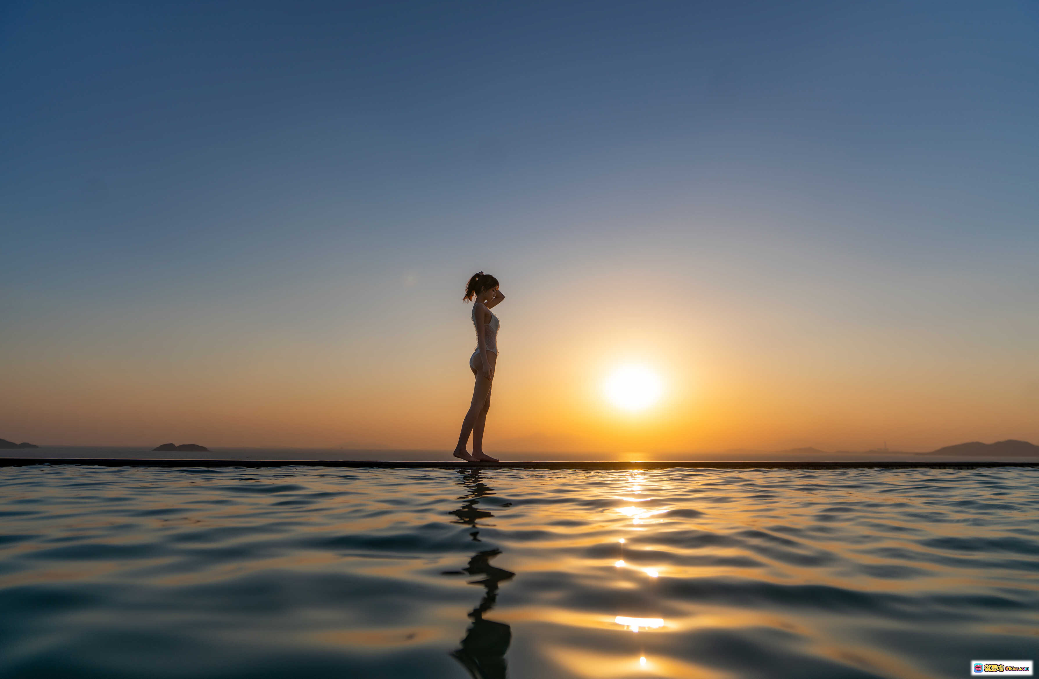 图片[8] - 桜桃喵海边泳池写真 | 白色波点连体泳衣 | 日落逆光侧颜 | 高马尾少女风 | 23P高清图集 - 就要吻