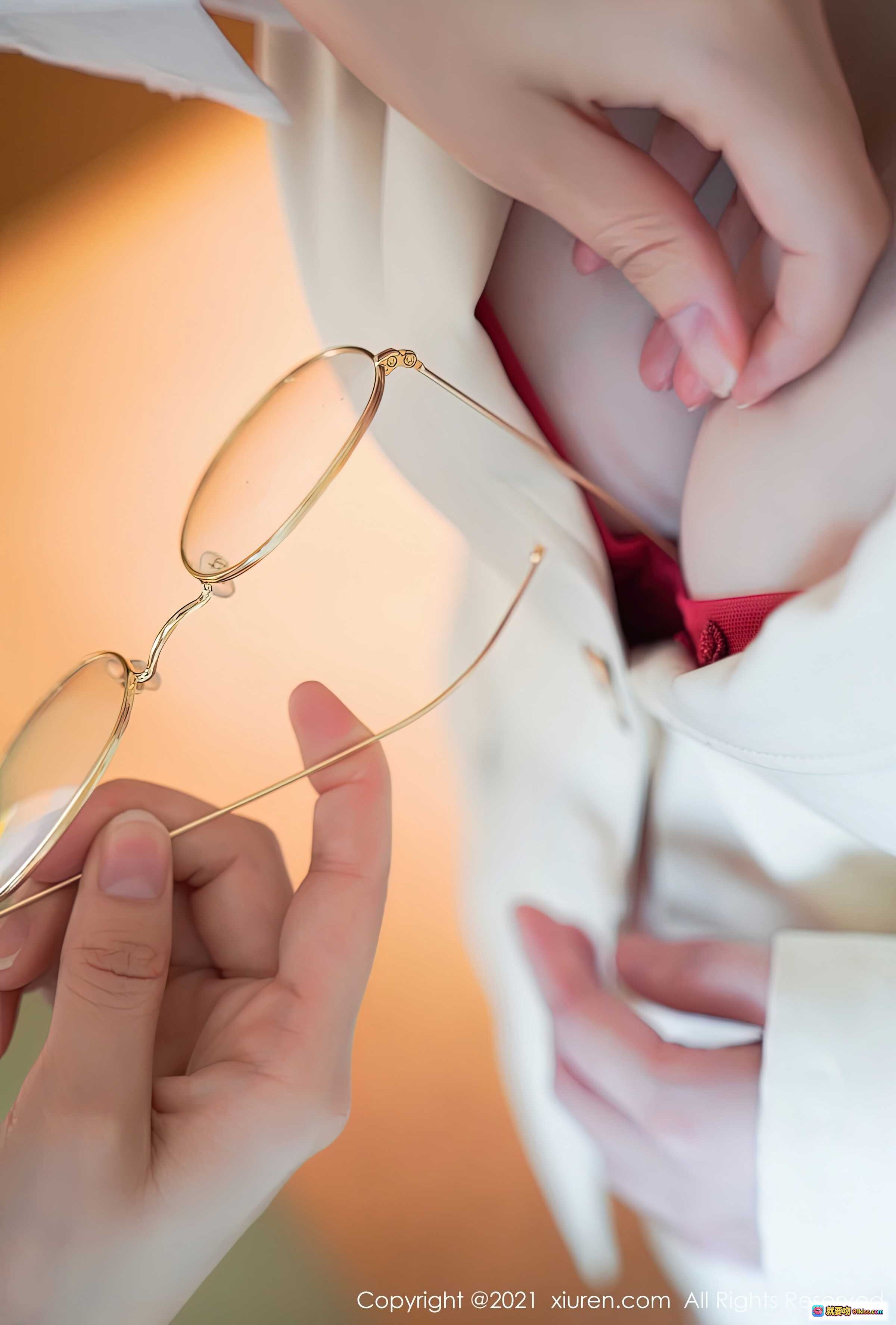 图片[7] - XiuRen秀人网2021.05.21 No.3444 模特合集57+1P435M 精致内衣蕾丝边白衬衫红内搭眼镜点缀性感写真 - 就要吻