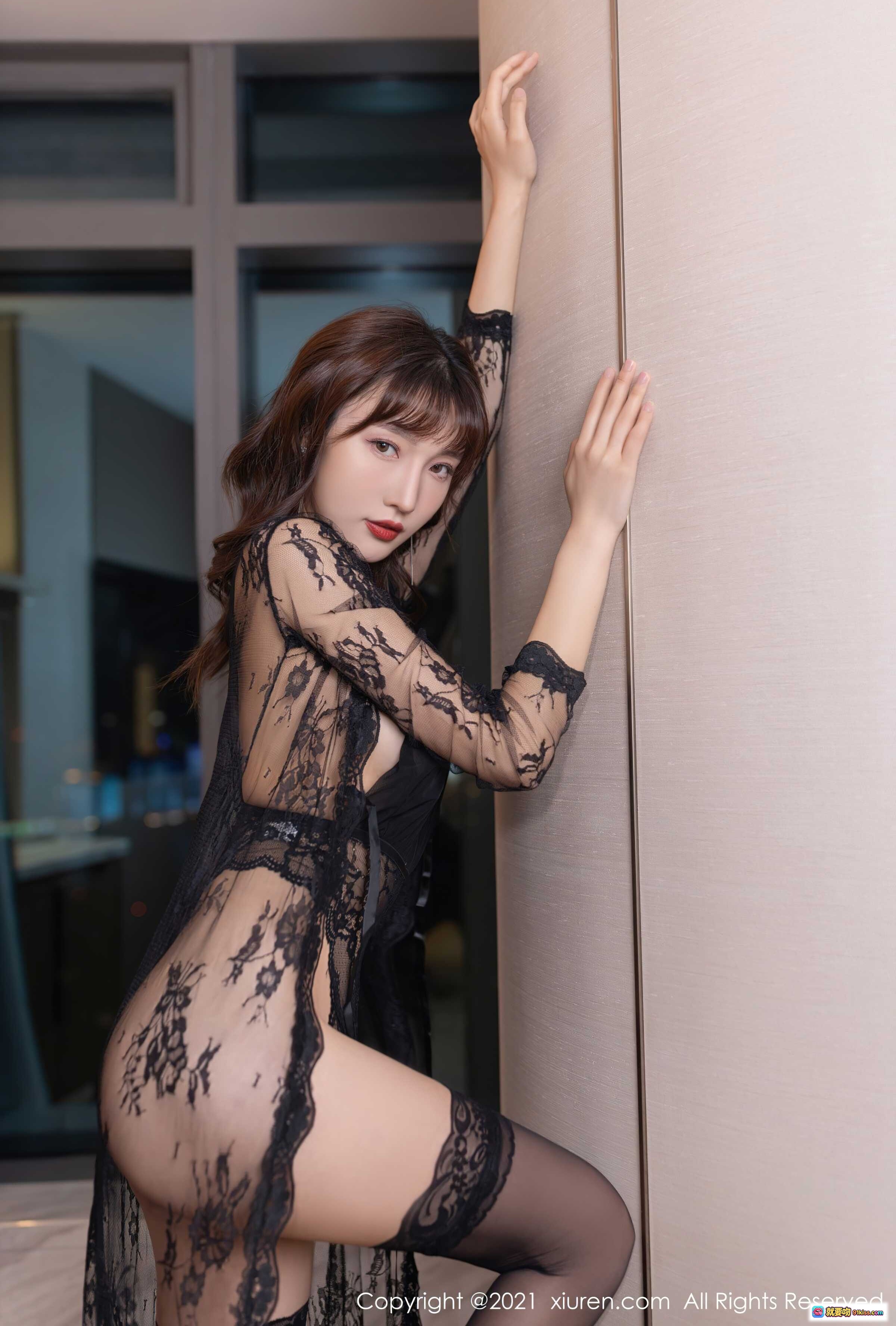 图片[4] - 陆萱萱黑蕾丝透视睡衣写真 | 性感深V镂空设计 | 优雅居家私房摄影 | XiuRen秀人网2021精选图集 - 就要吻