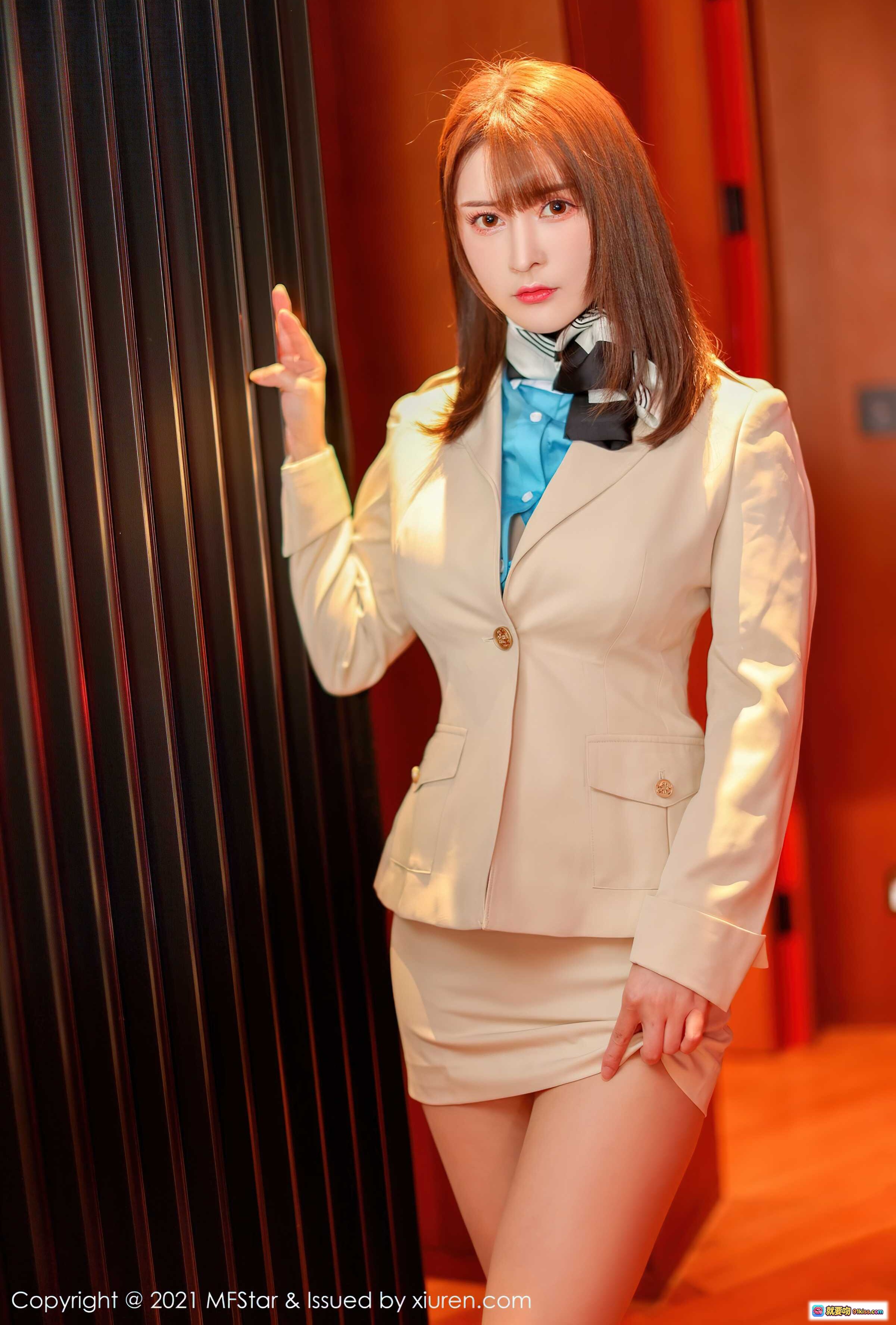图片[2] - 蔡文钰Abby空姐制服写真 | 米色西装短裙搭配丝巾 | 高跟黑丝美腿 | MFStar Vol.534 2021.10.11 - 就要吻