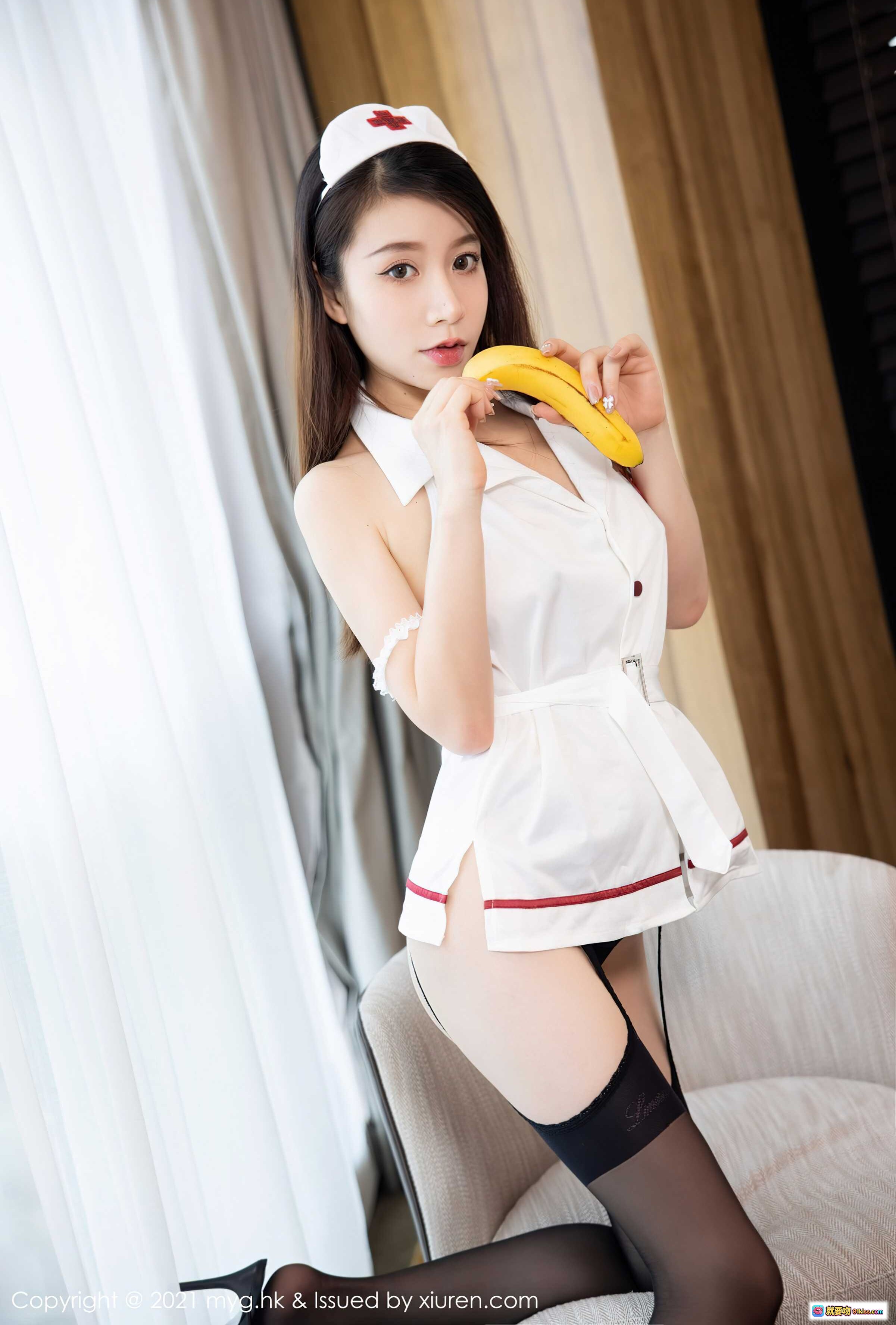 图片[8] - MyGirl美媛馆2021.09.23 Vol.595 vetiver嘉宝贝儿护士装写真 白色制服红十字帽 黑丝美腿室内私房摄影 - 就要吻