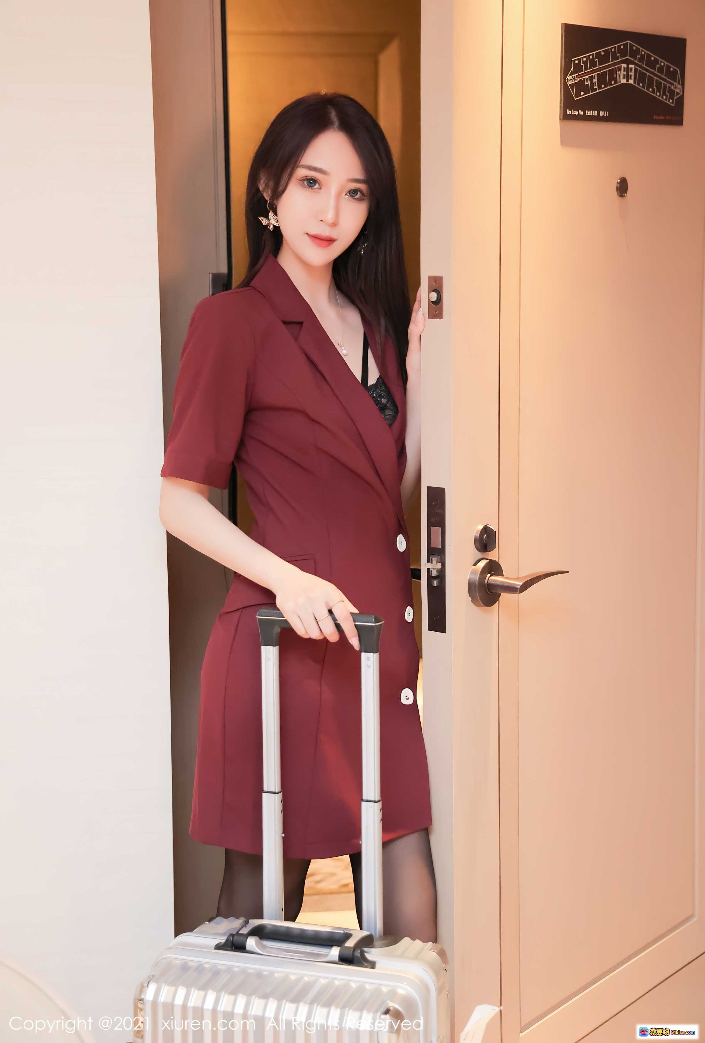 图片[9] - 周慕汐baby酒店走廊红裙黑丝写真 | XiuRen秀人网2021.08.27 No.3863优雅气质美拍 - 就要吻