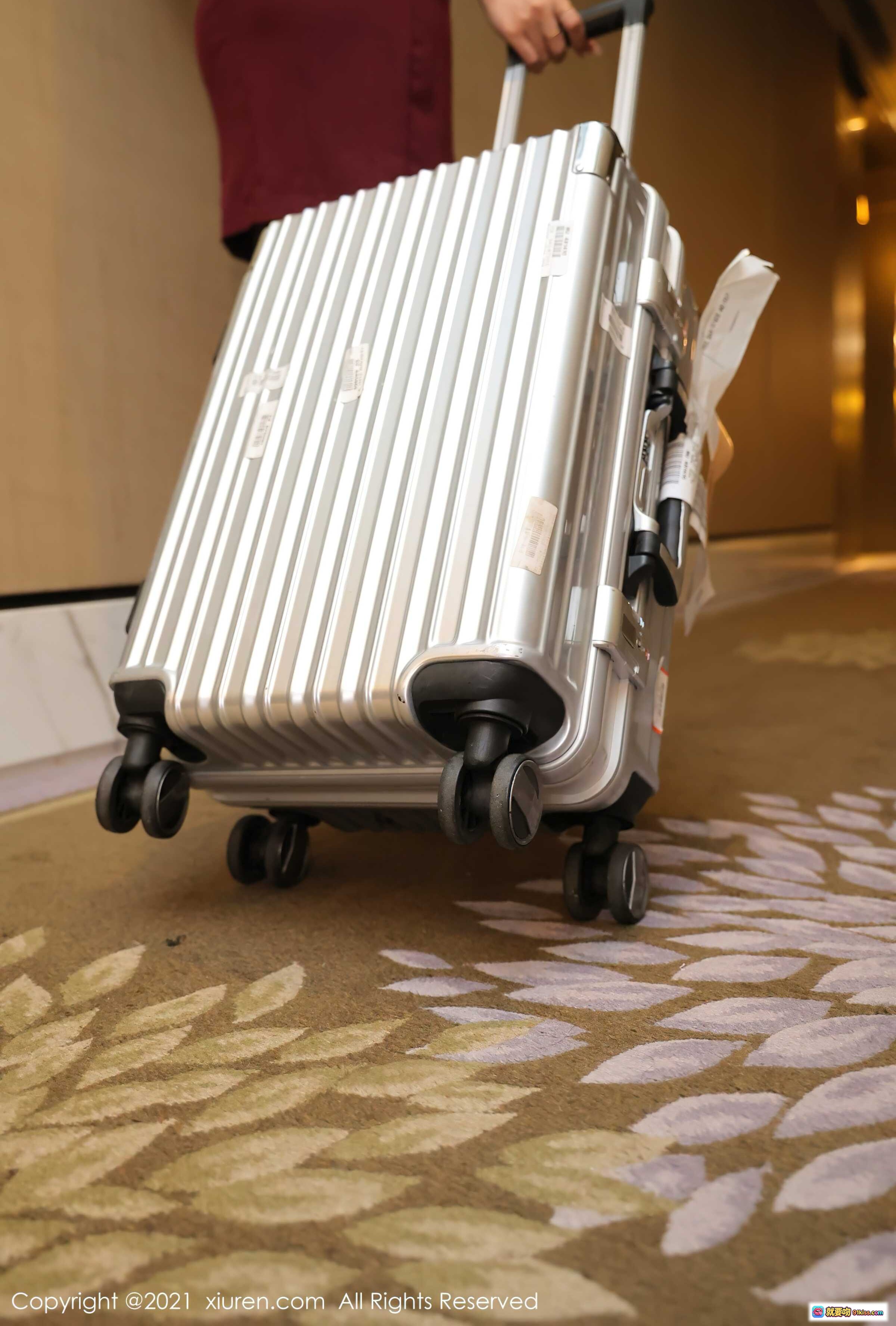 图片[4] - 周慕汐baby酒店走廊红裙黑丝写真 | XiuRen秀人网2021.08.27 No.3863优雅气质美拍 - 就要吻