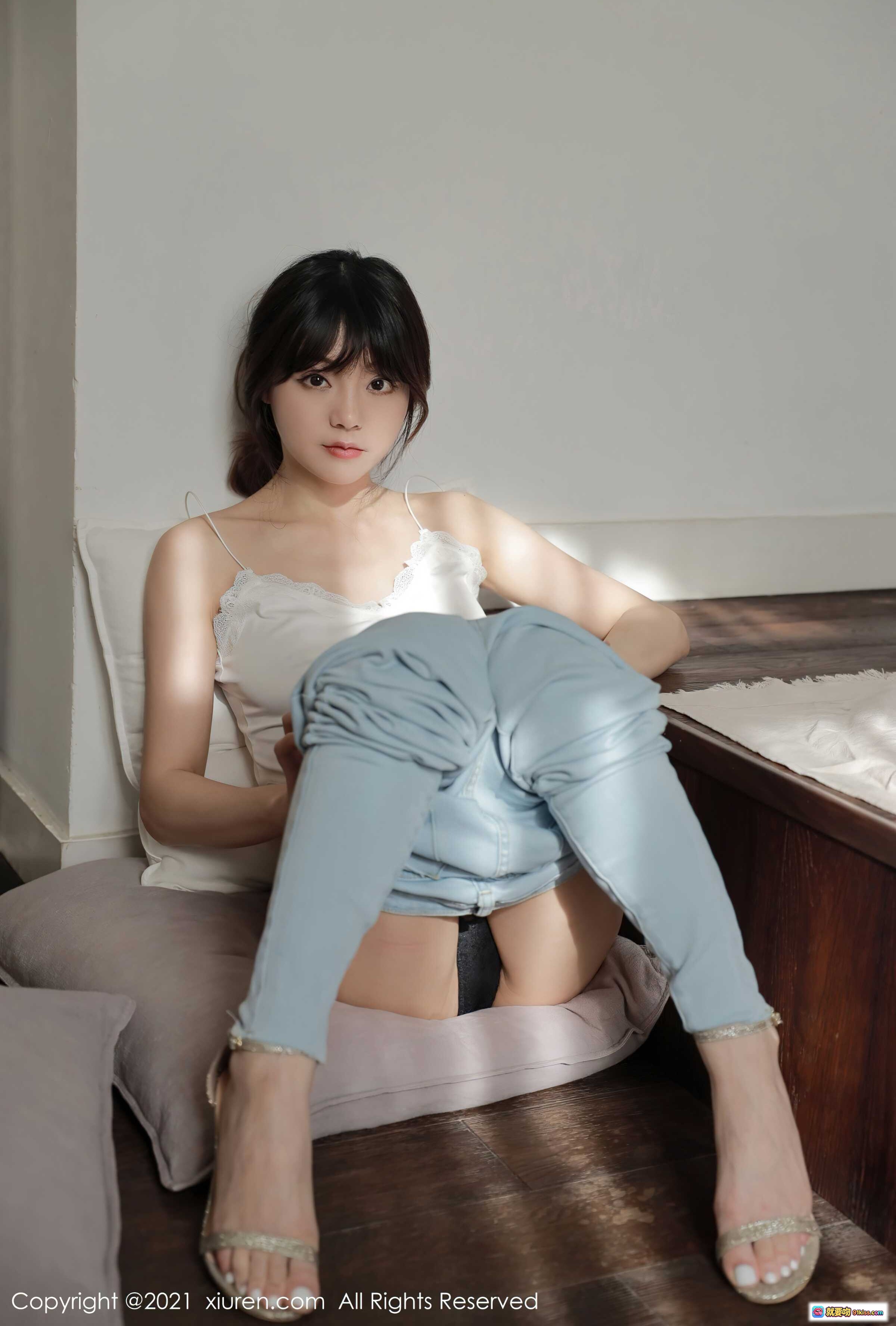 图片[10] - 佘贝拉Bella性感写真 | 白色吊带牛仔裤居家私房照 | XiuRen秀人网2021.09.23 No.3983 - 就要吻