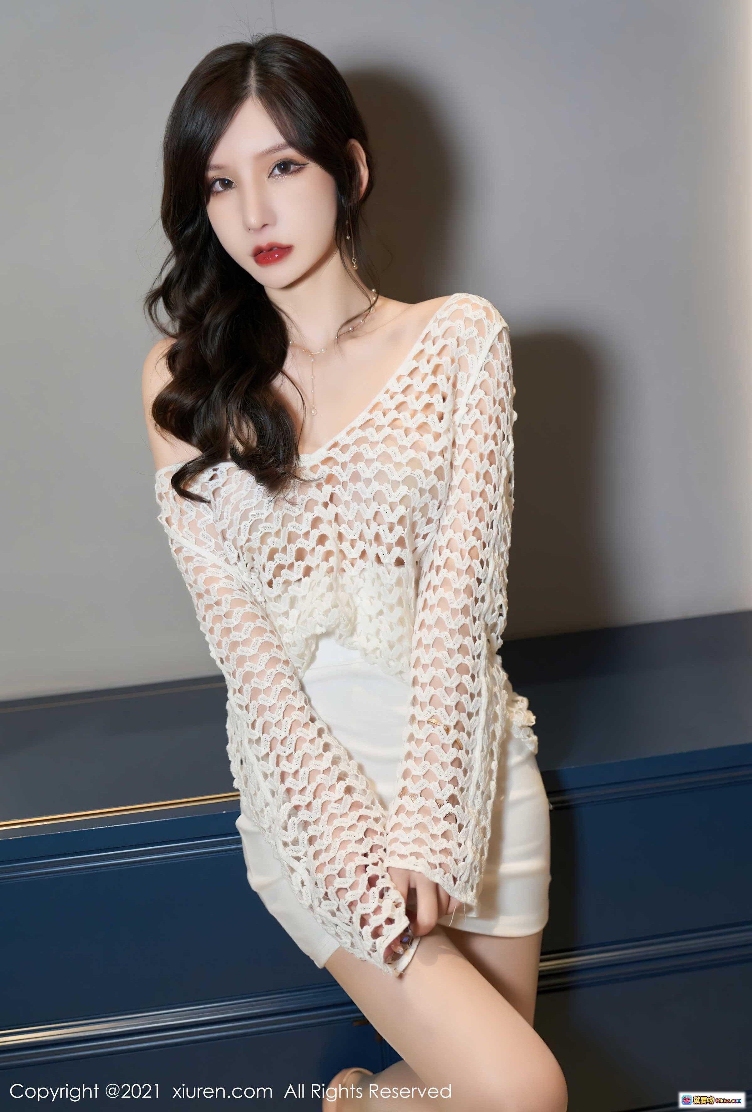 图片[8] - 周于希Sandy性感写真 | 白色镂空长袖连衣裙+高跟美腿 | XiuRen秀人网2021.09.03 No.3897优雅坐姿大片 - 就要吻