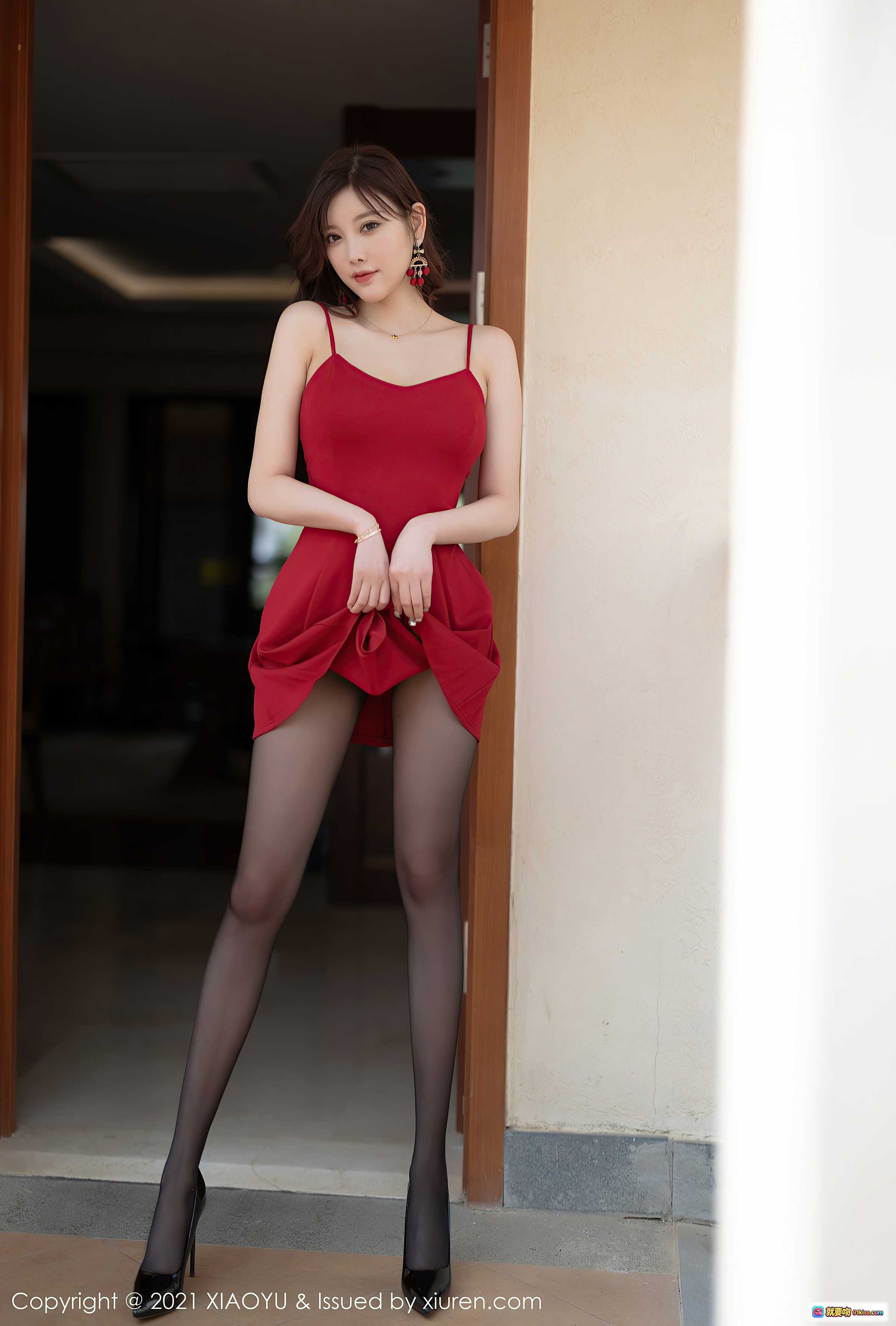 图片[7] - 杨晨晨Yome红色吊带裙黑丝美腿写真 | XIAOYU Vol.592 优雅性感室内私房照 - 就要吻