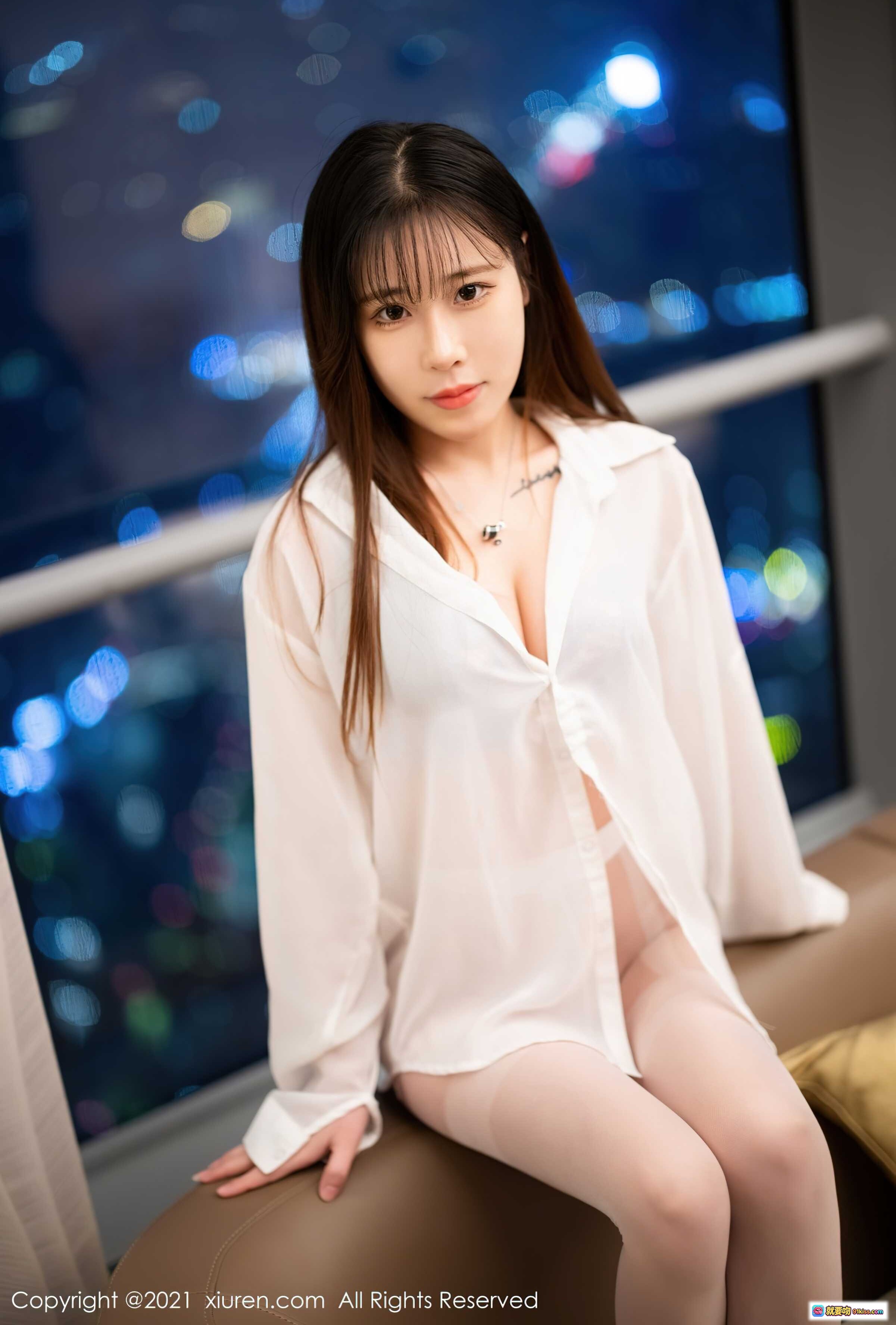 图片[1] - 甜熙Dora白衬衫丝袜写真 | XiuRen秀人网2021.08.23 No.3832夜景窗边性感私房照 - 就要吻