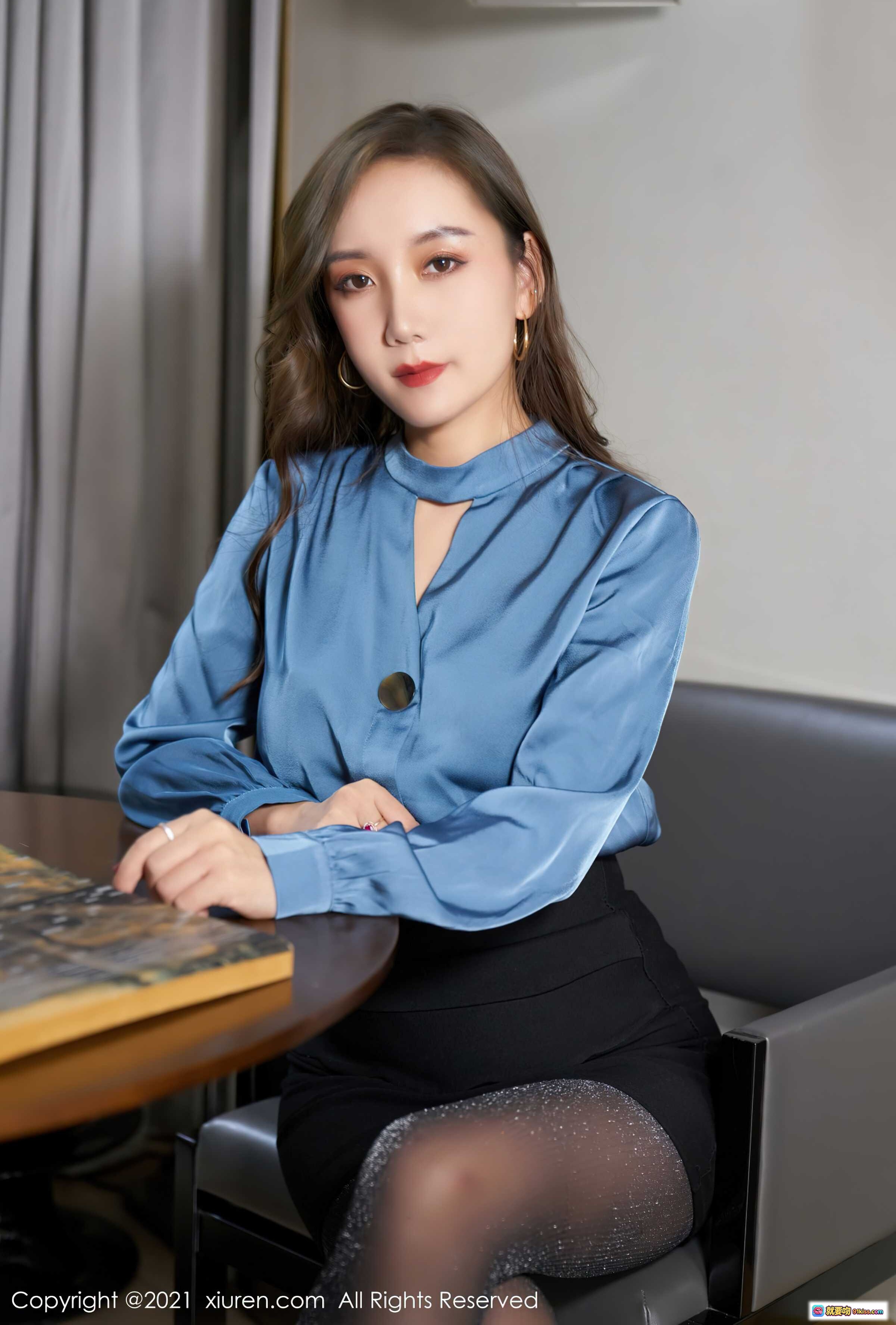 图片[8] - 艾静香优雅蓝衬衫黑裙写真 | XiuRen秀人网2021.09.16 No.3957 | 丝袜美腿职场风高清图集 - 就要吻