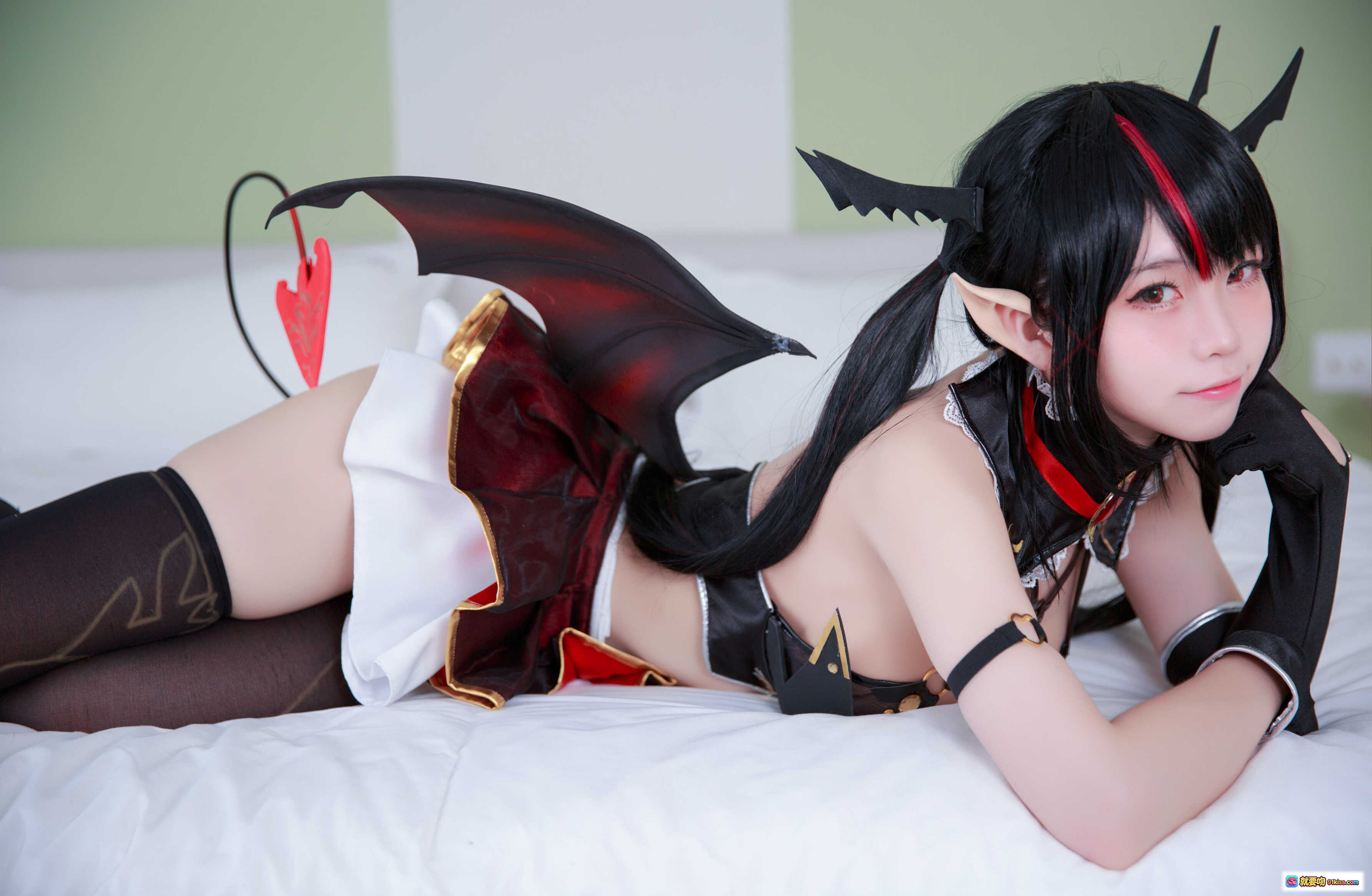 图片[4] - 萝蓓莉雅魅魔COS写真 | 黑红恶魔装+翅膀+长袜+红鞋 | G44不会受伤NO.047高清10P - 就要吻