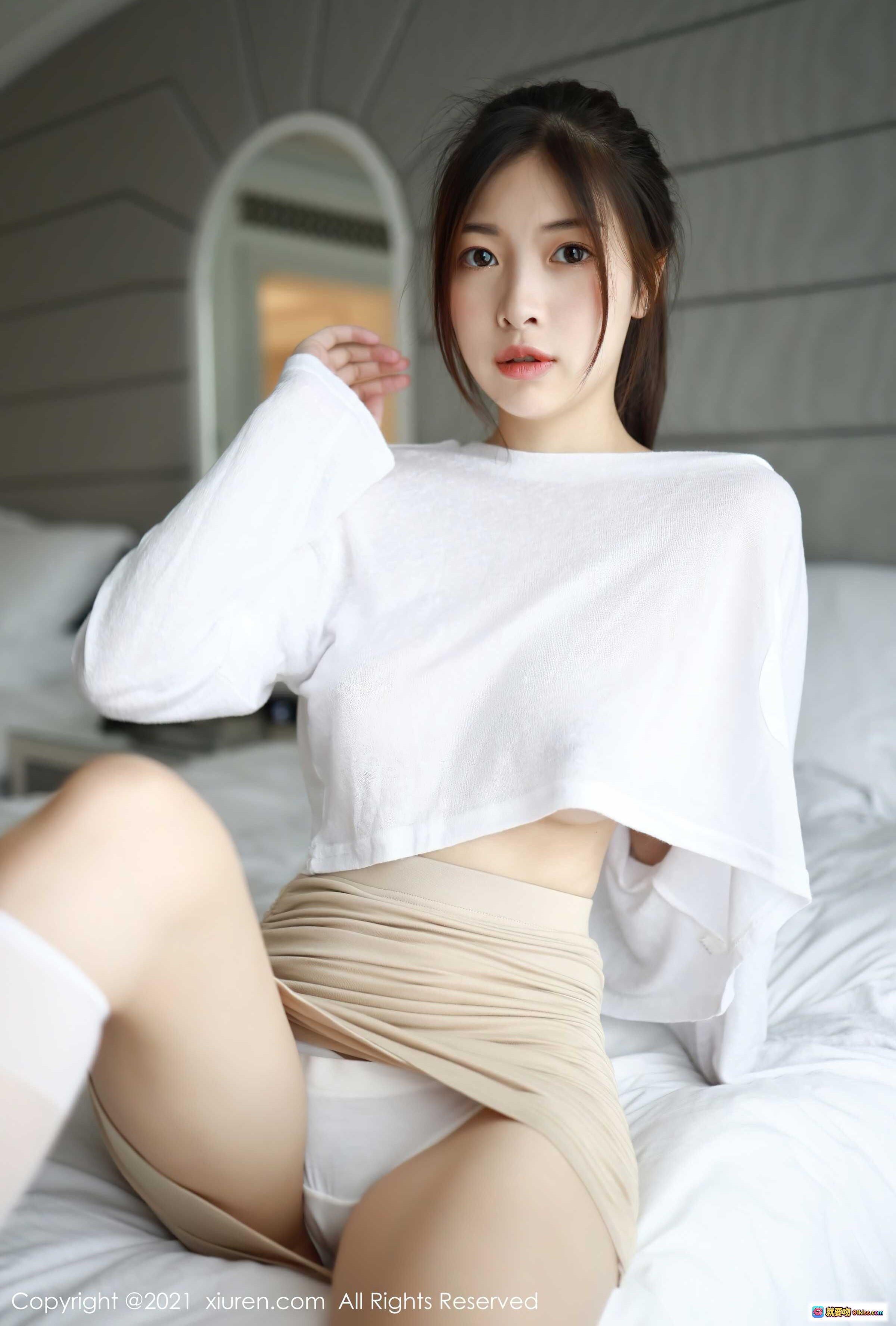 图片[3] - 明日花桃桃窗边写真 | 白T恤米色短裙丝袜美腿 | XiuRen秀人网2021.08.12 No.3792高清图集 - 就要吻