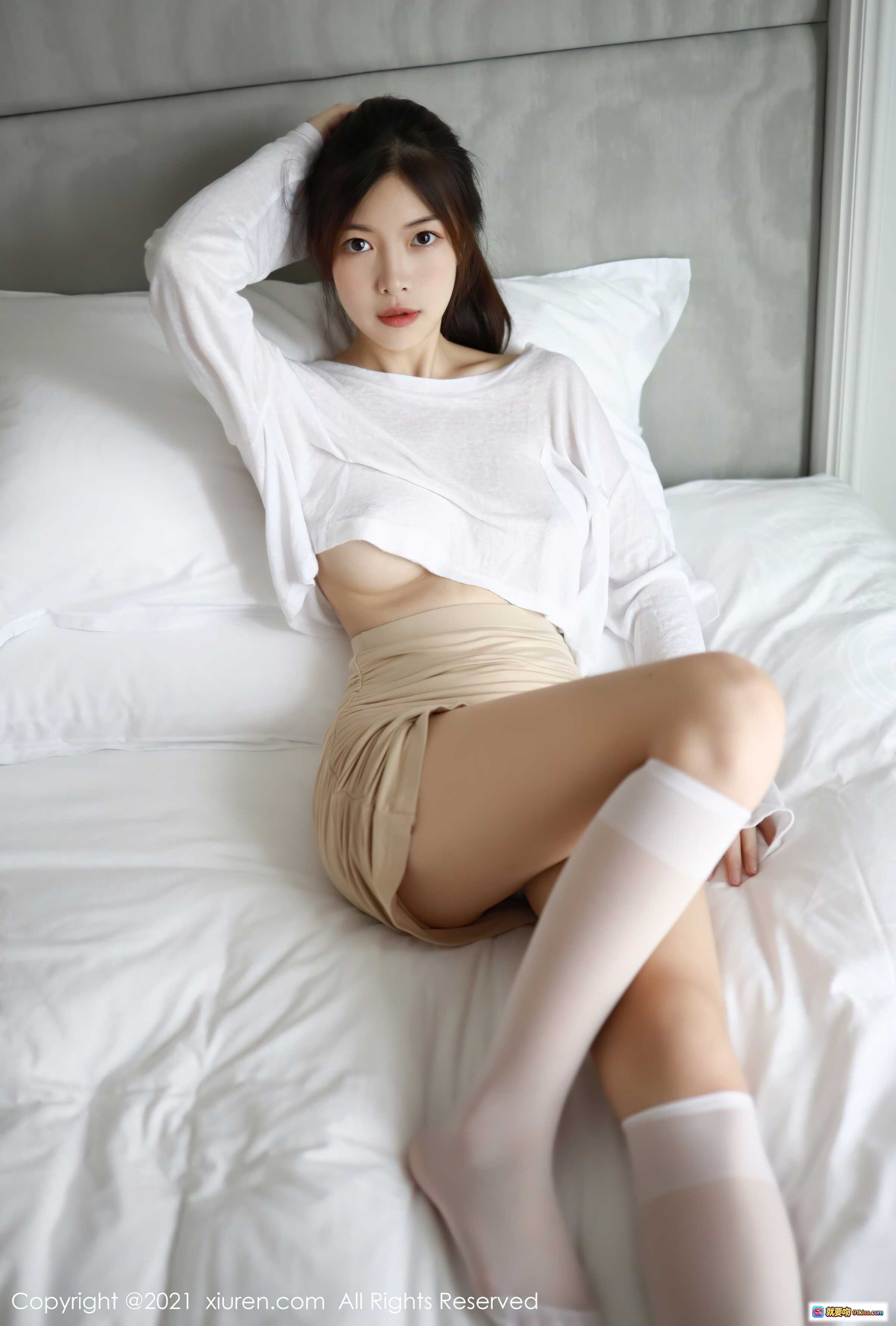 图片[7] - 明日花桃桃窗边写真 | 白T恤米色短裙丝袜美腿 | XiuRen秀人网2021.08.12 No.3792高清图集 - 就要吻