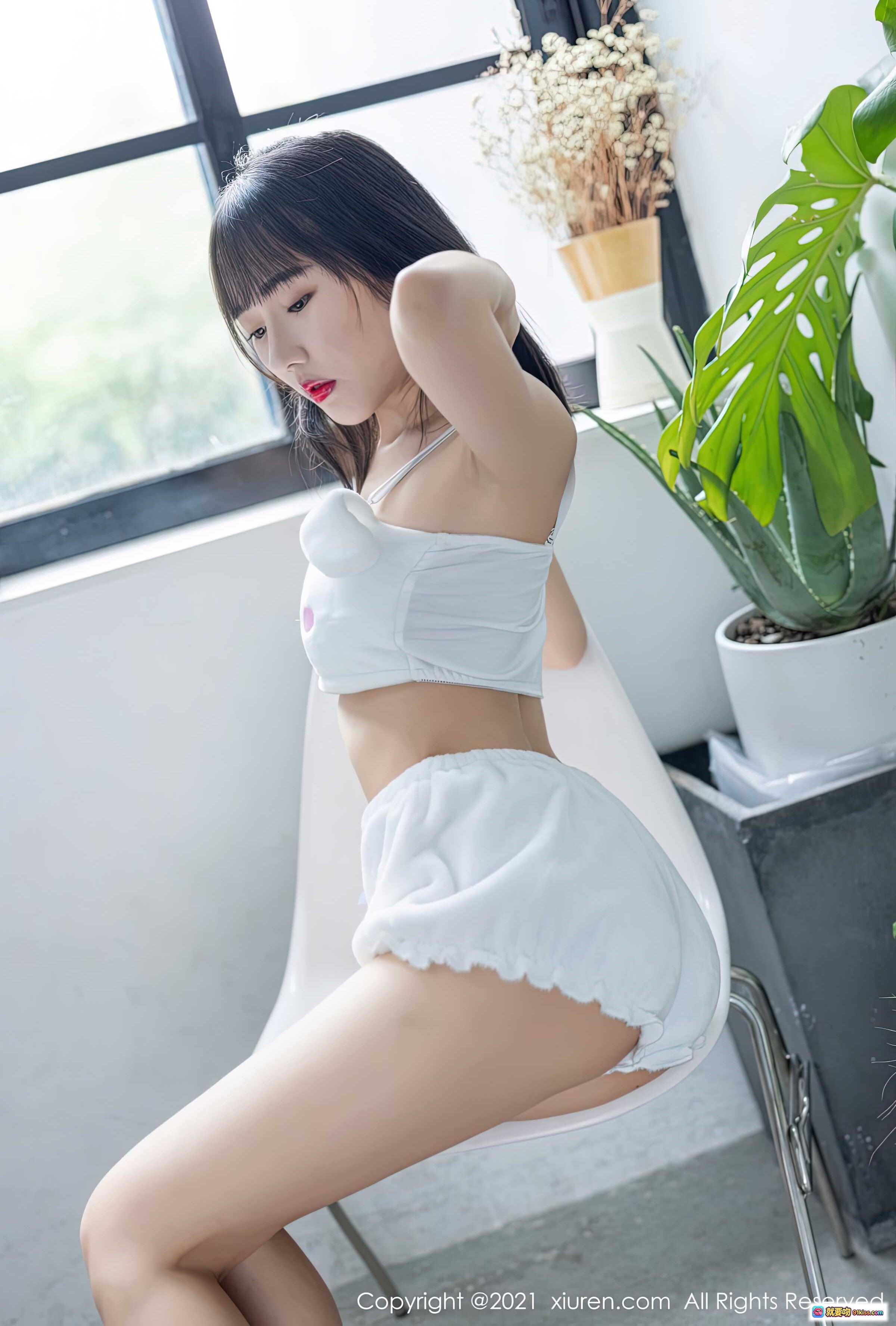 图片[10] - 唐心白色兔耳内衣写真 | XiuRen秀人网2021.05.25 No.3457 | 室内跪姿私房美图 | 清新自然居家风 | 红唇黑发少女感 - 就要吻