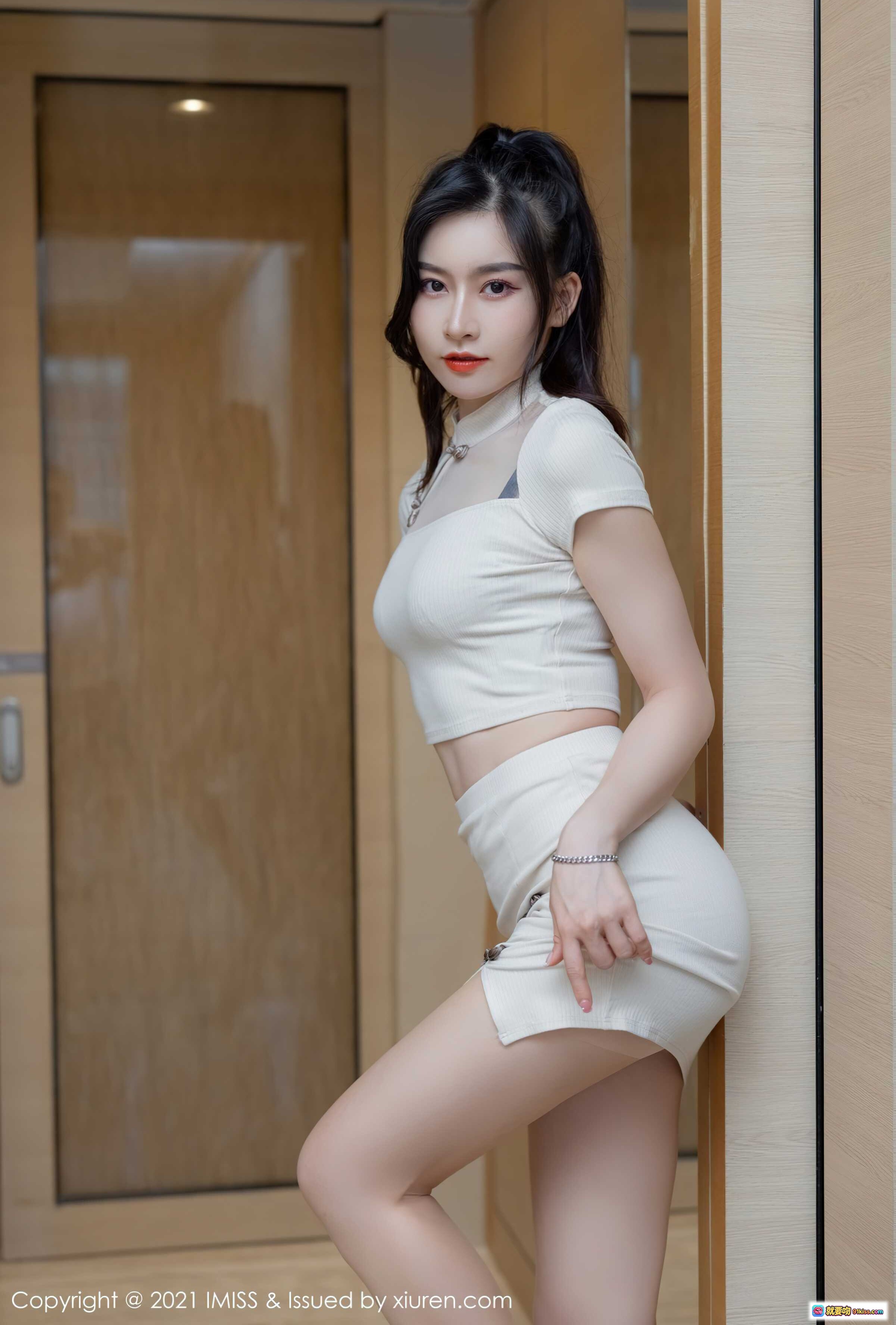 图片[3] - Vanessa白色旗袍短裙性感写真 | 高跟美腿走廊私房照 | IMiss 2021 Vol.634 精选高清图集 - 就要吻