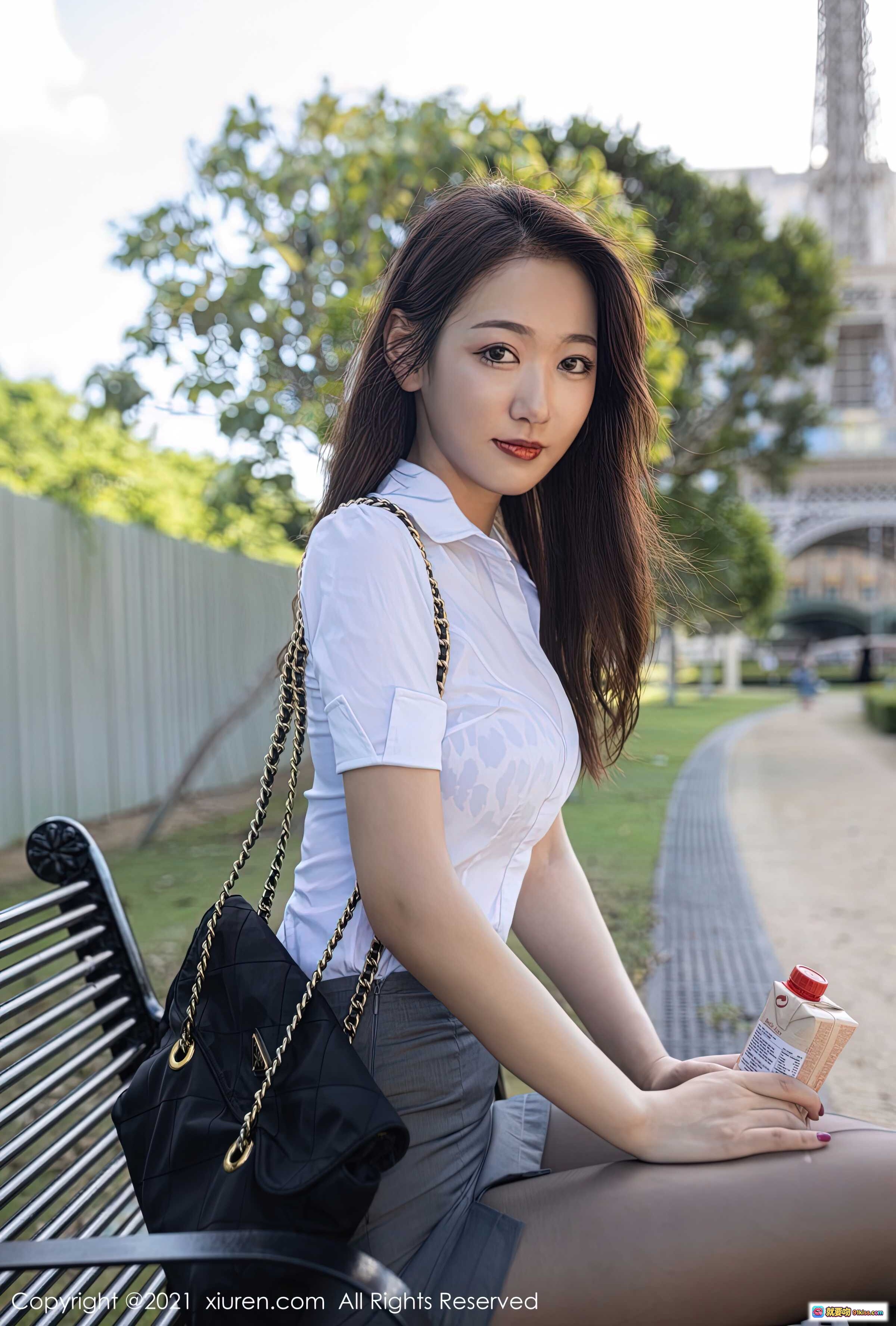 图片[7] - 唐安琪巴黎铁塔写真 | 白衬衫灰短裙黑丝高跟 | 优雅职场风户外街拍 | XiuRen秀人网2021精选 - 就要吻