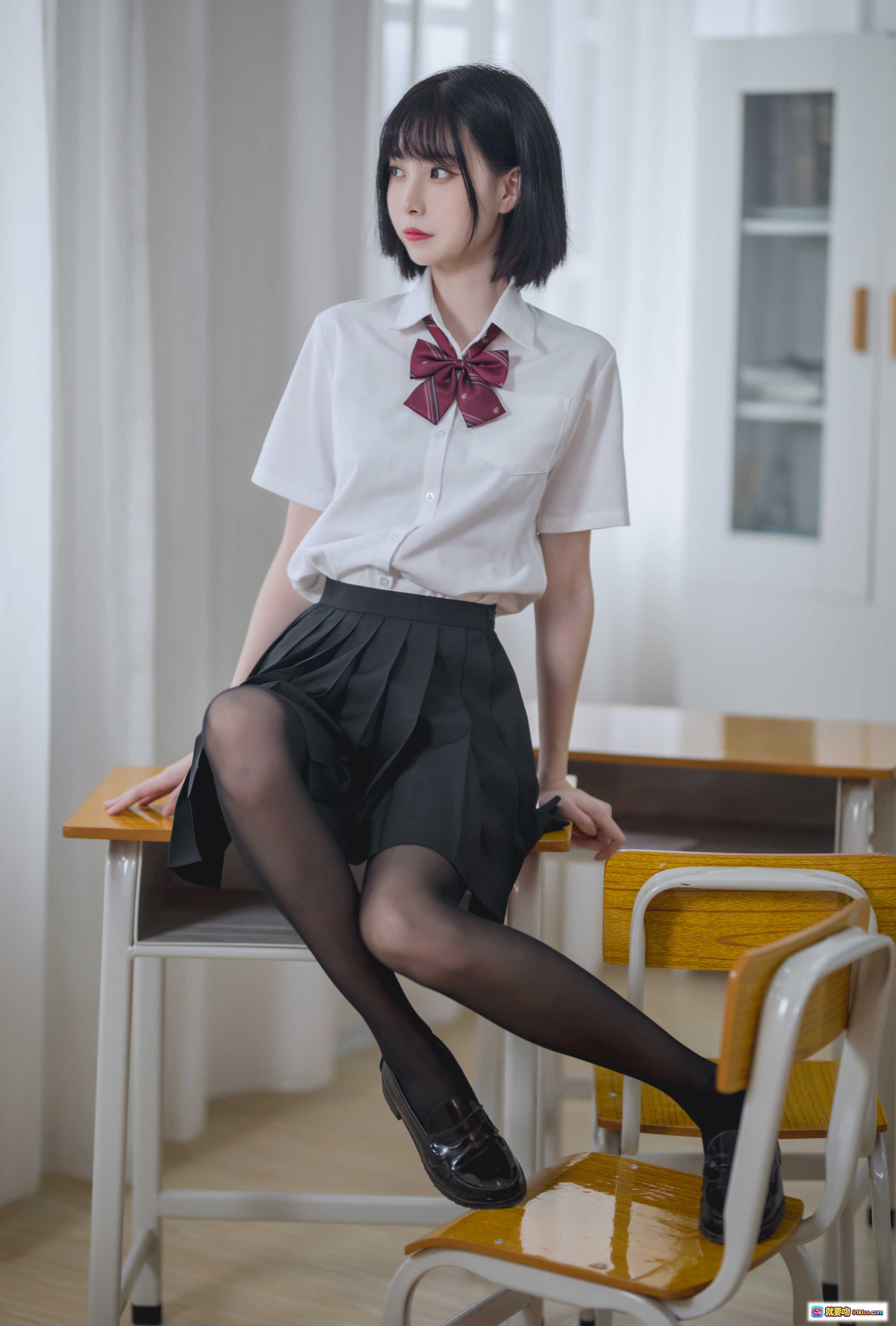 图片[6] - 许岚LAN NO.001 教室JK黑丝写真 40P高清美图 学生制服少女阅读场景 优雅校园风摄影 - 就要吻