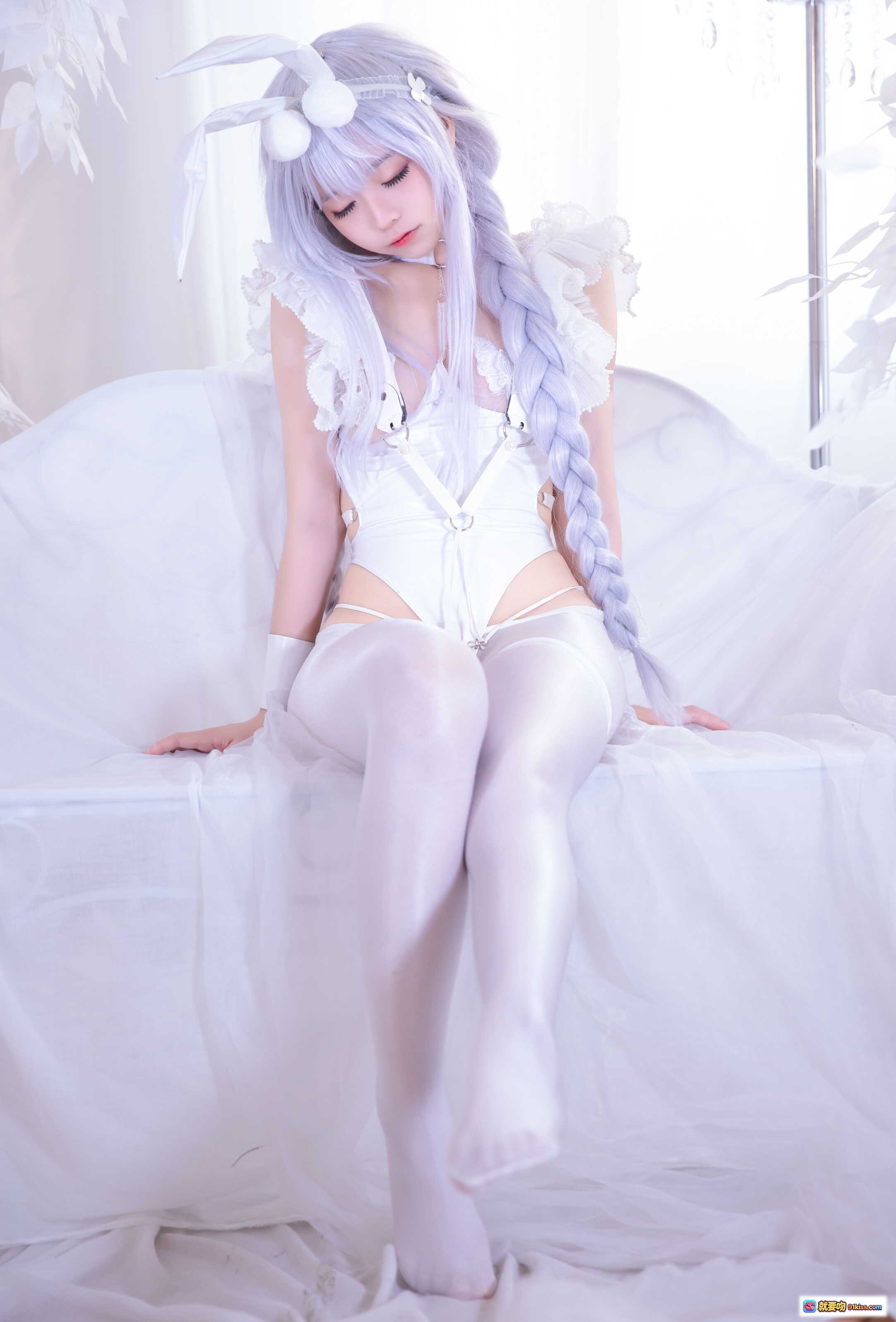 图片[8] - G44不会受伤 NO.041 恶毒 Cosplay 白色兔女郎 优雅坐姿 精致发饰 朦胧光影 25P高清图集 - 就要吻