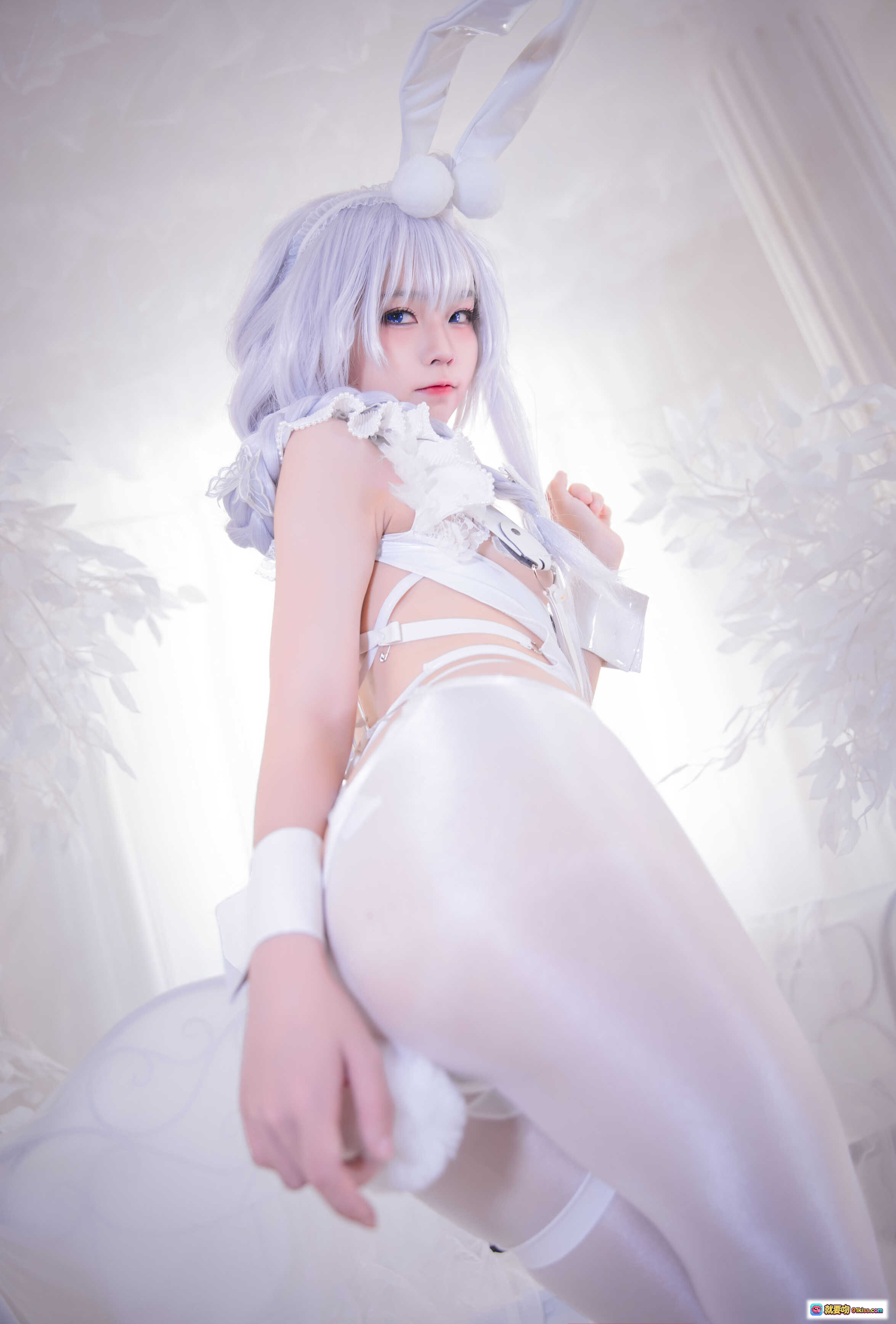 图片[6] - G44不会受伤 NO.041 恶毒 Cosplay 白色兔女郎 优雅坐姿 精致发饰 朦胧光影 25P高清图集 - 就要吻