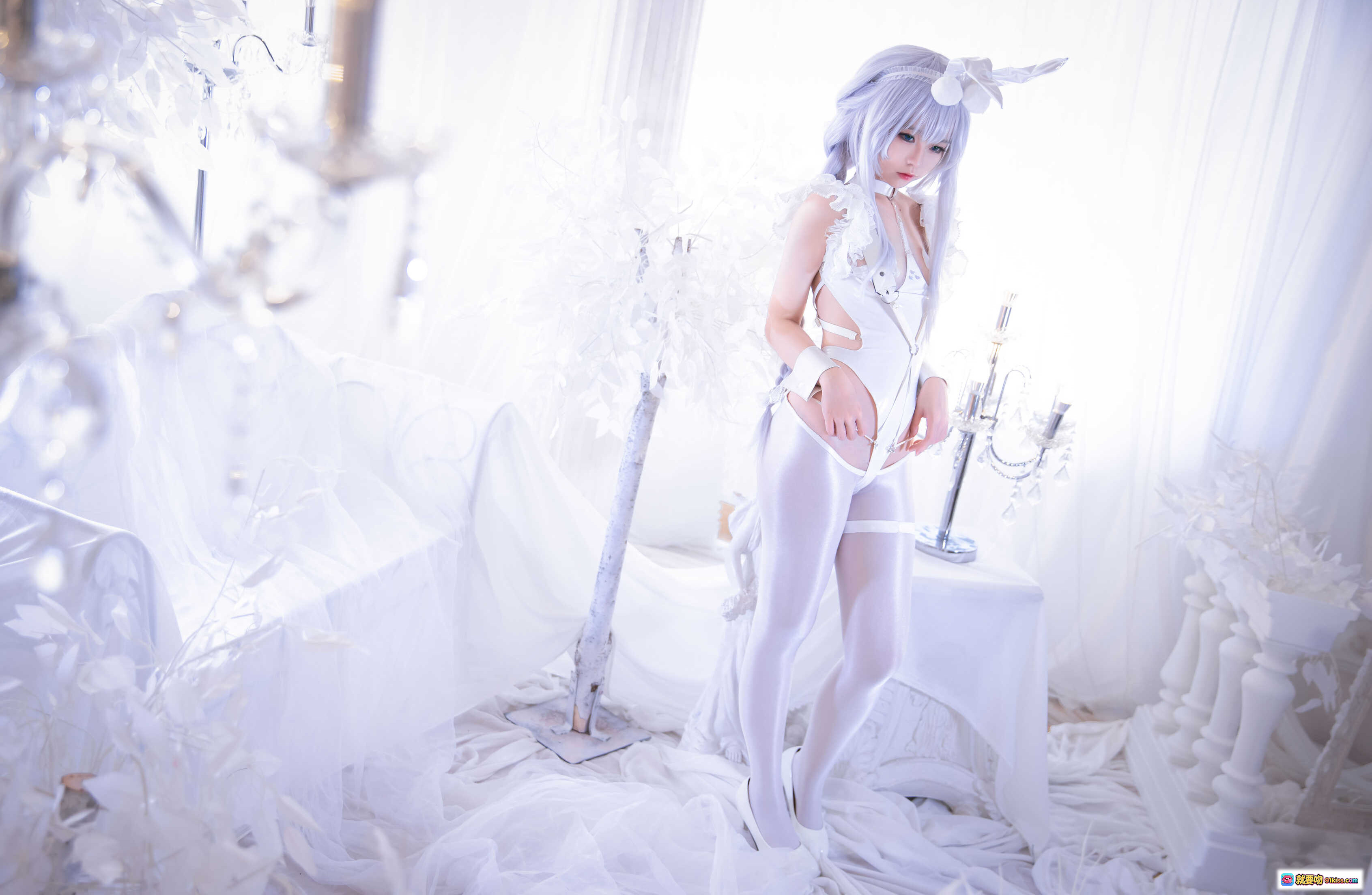 图片[5] - G44不会受伤 NO.041 恶毒 Cosplay 白色兔女郎 优雅坐姿 精致发饰 朦胧光影 25P高清图集 - 就要吻
