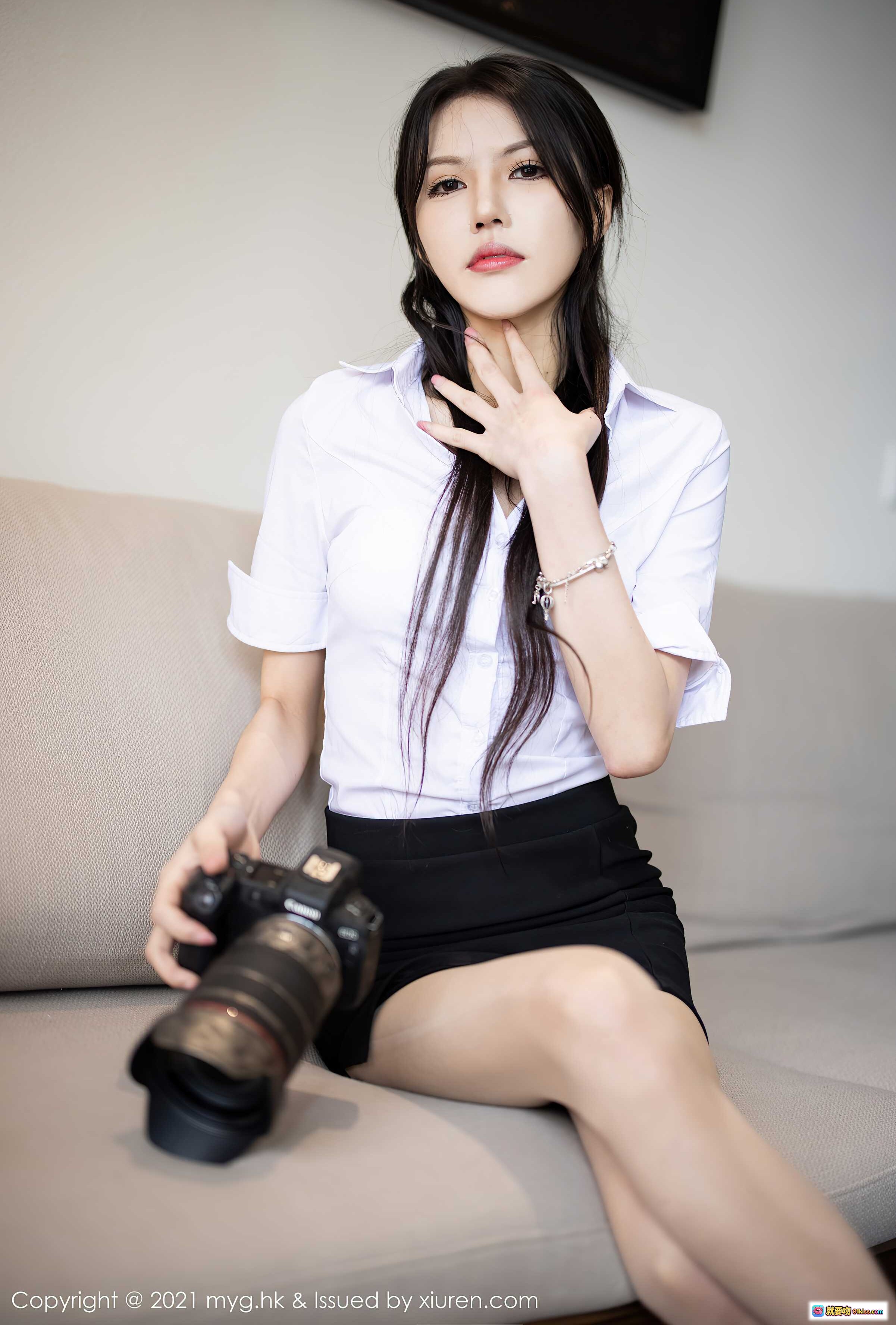 图片[5] - 媛媛酱belle白衬衫黑短裙高跟美腿持相机户外写真 | MyGirl美媛馆Vol.572 2021.08.12 - 就要吻