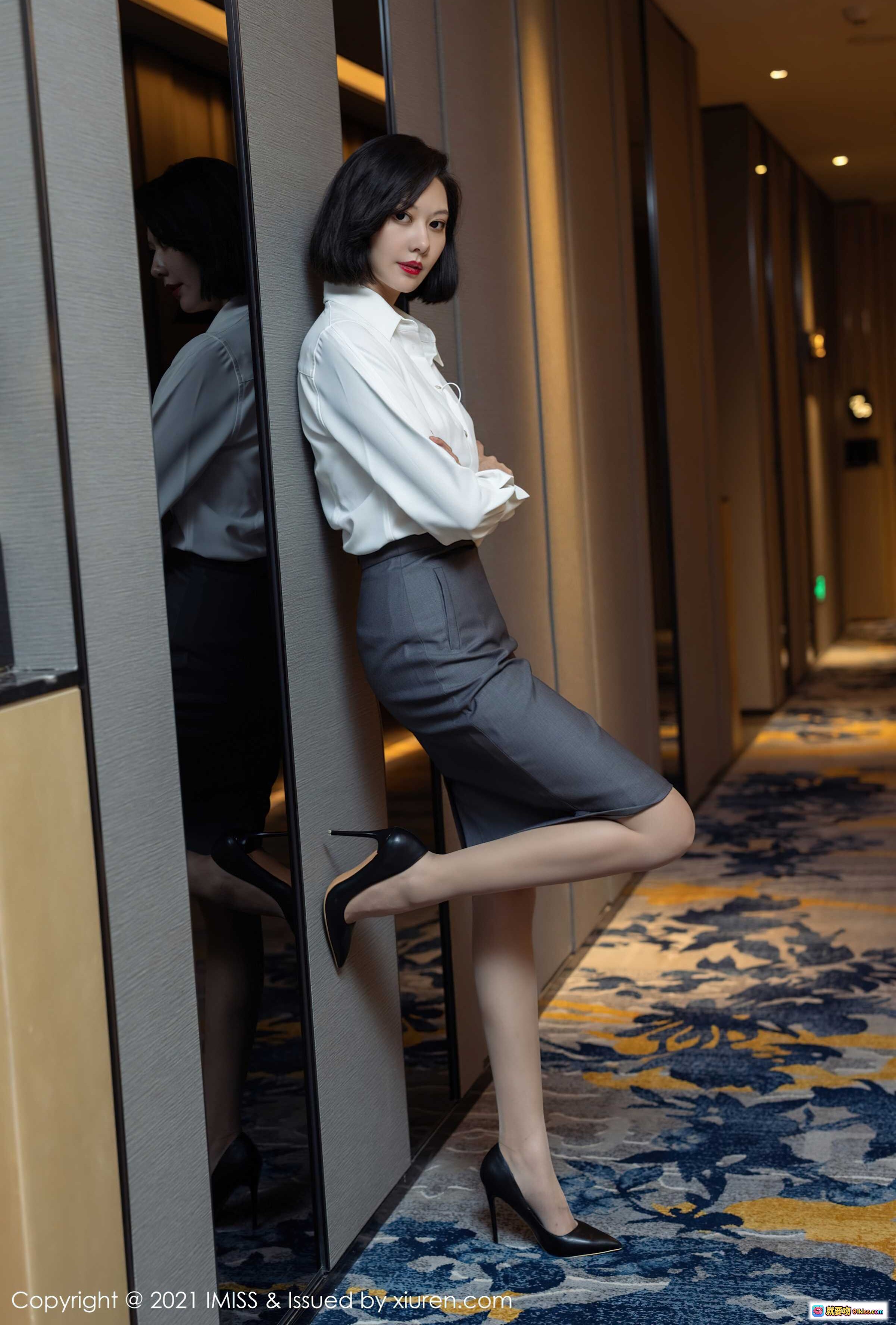 图片[4] - IMiss艺轩2021.08.13 Vol.623 白衬衫灰裙职场风优雅写真 82张高清图集 - 就要吻