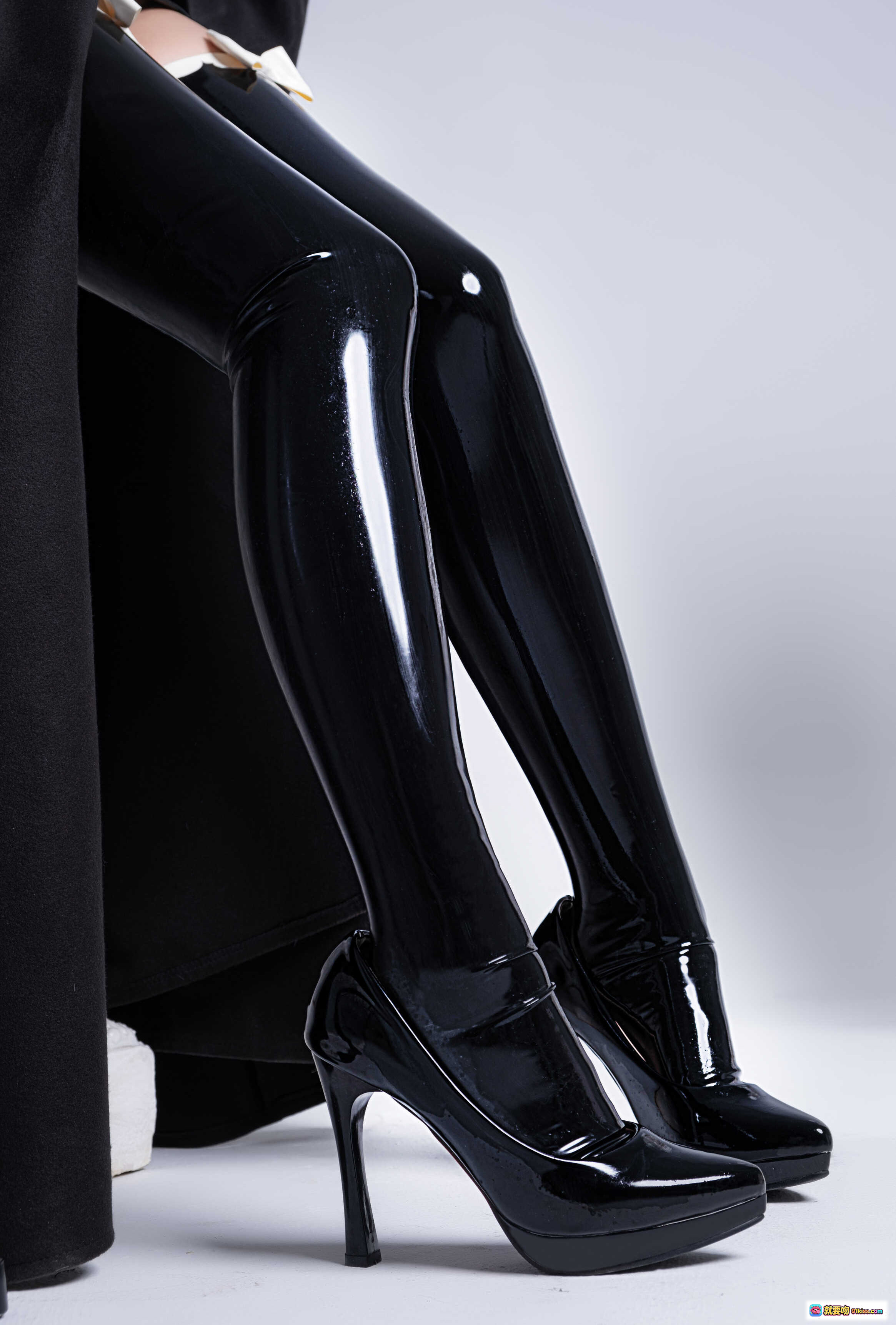 图片[8] - izumi泉桃子NO.004死神Cosplay银发精灵耳黑袍镰刀写真83P519MB - 就要吻