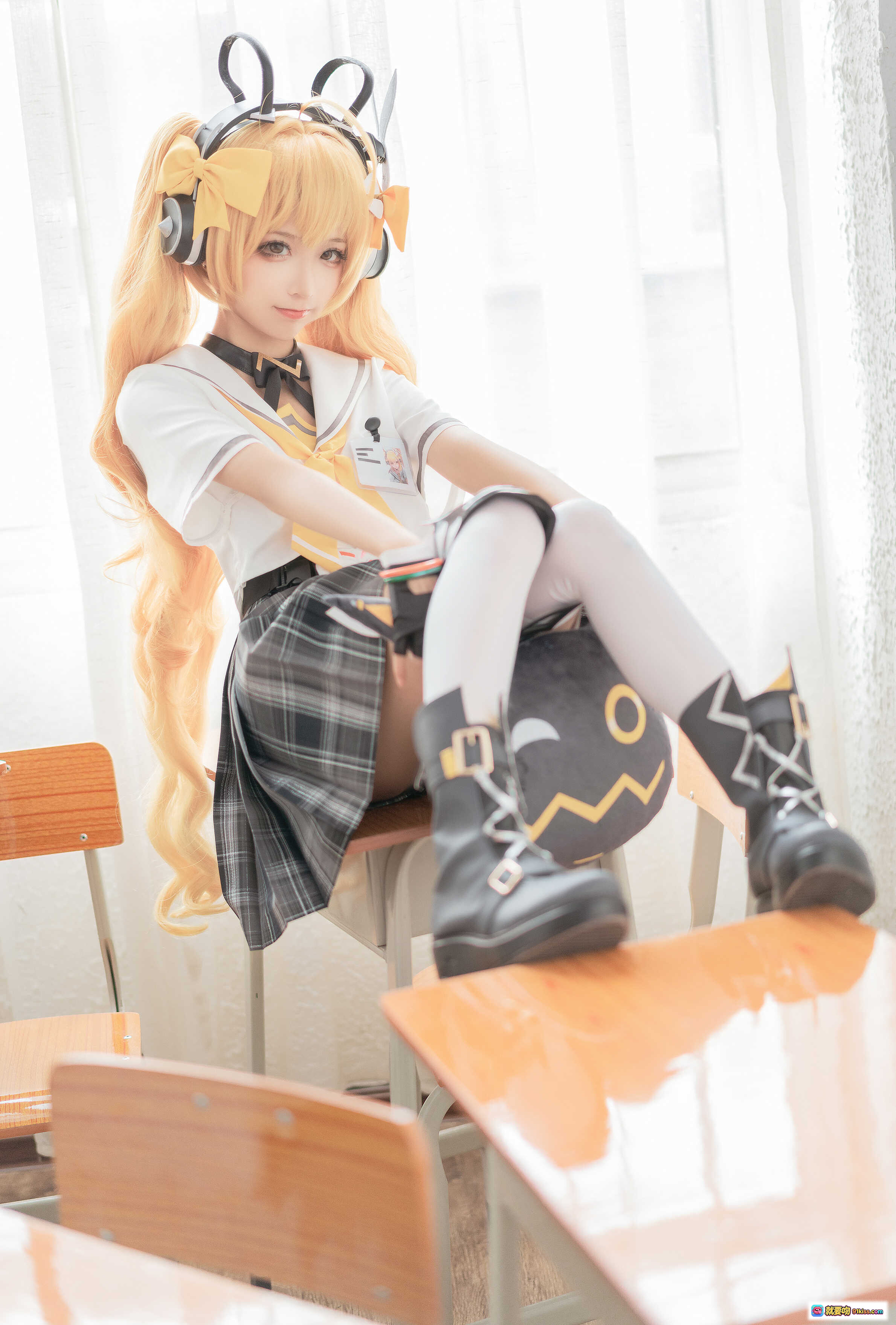 图片[7] - 蠢沫沫NO.137安琪拉时之奇旅Cosplay写真 学院风格子裙长发双马尾耳机兔耳玩偶教室场景高清16P - 就要吻