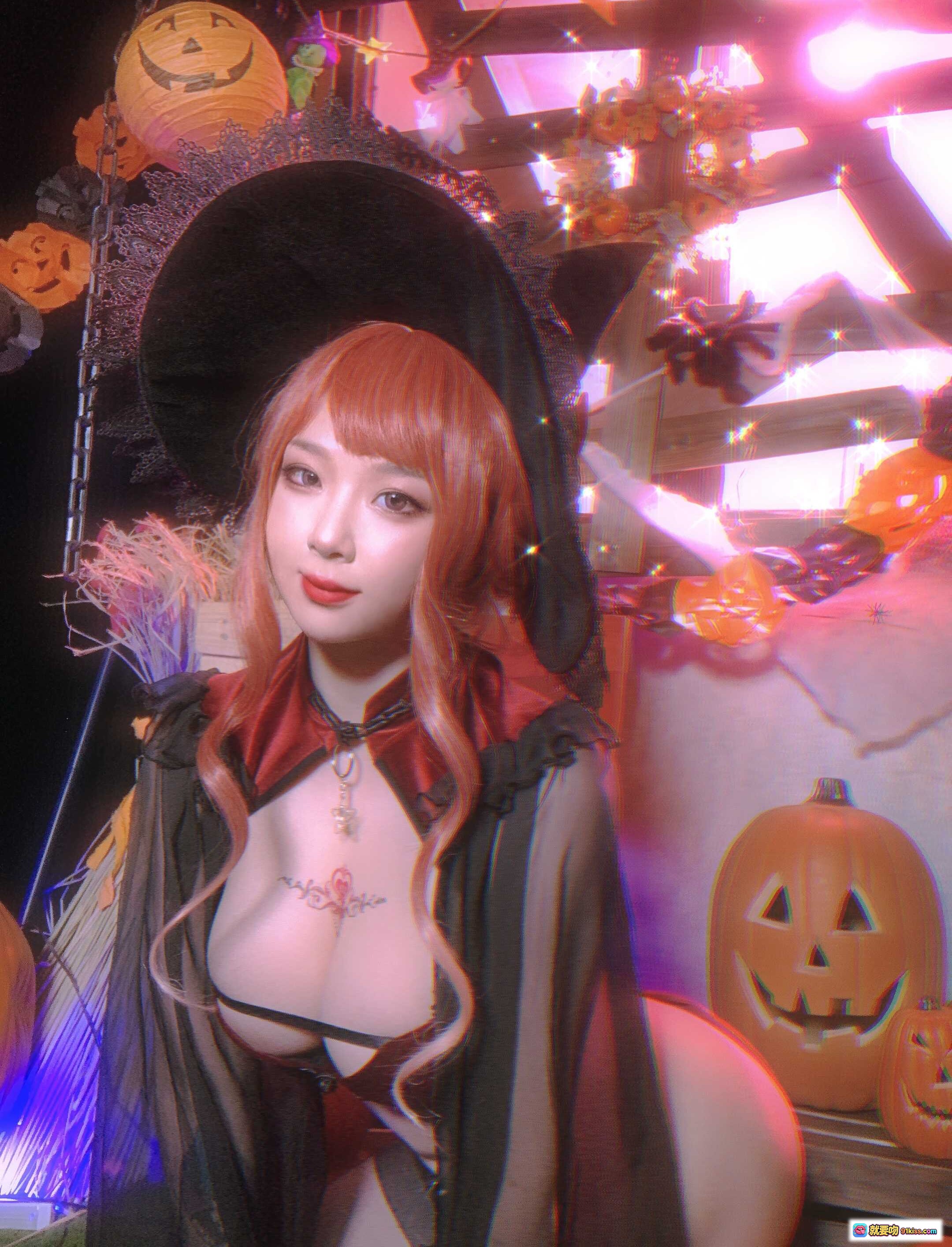图片[4] - 皮皮奶NO.040万圣节女巫cos写真｜红发魅惑妆容+蕾丝黑纱+玫瑰纹身+暗黑系性感造型 - 就要吻