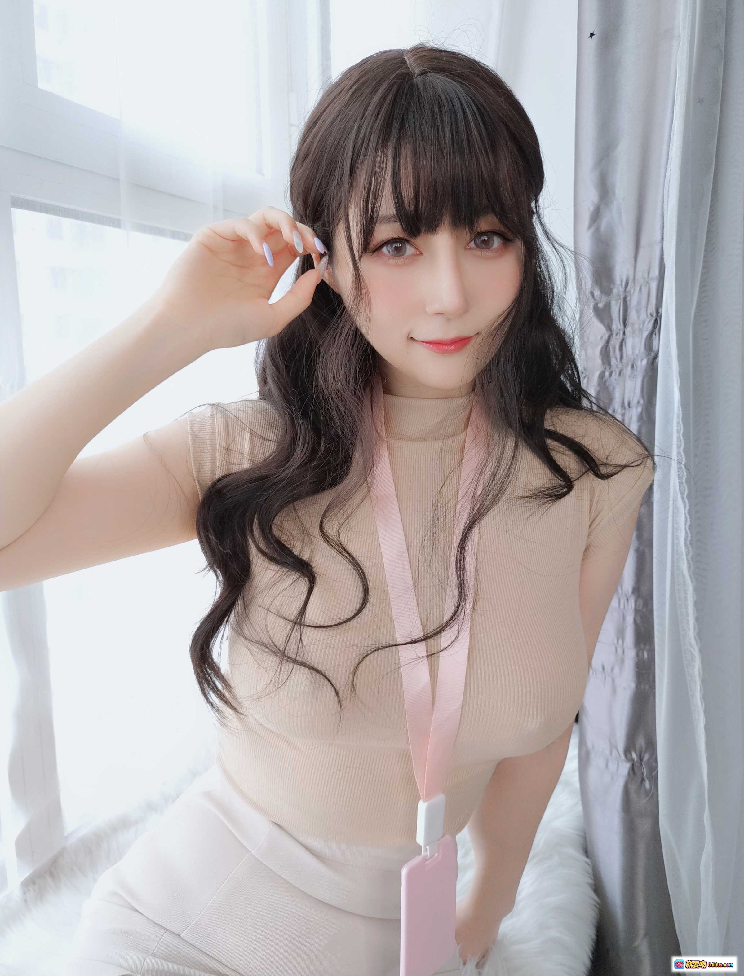 图片[3] - 白银81 NO.088 10月会员合集 10月18 水を飲みますか、先輩 粉色挂绳高领紧身裙温柔少女窗边写真 - 就要吻