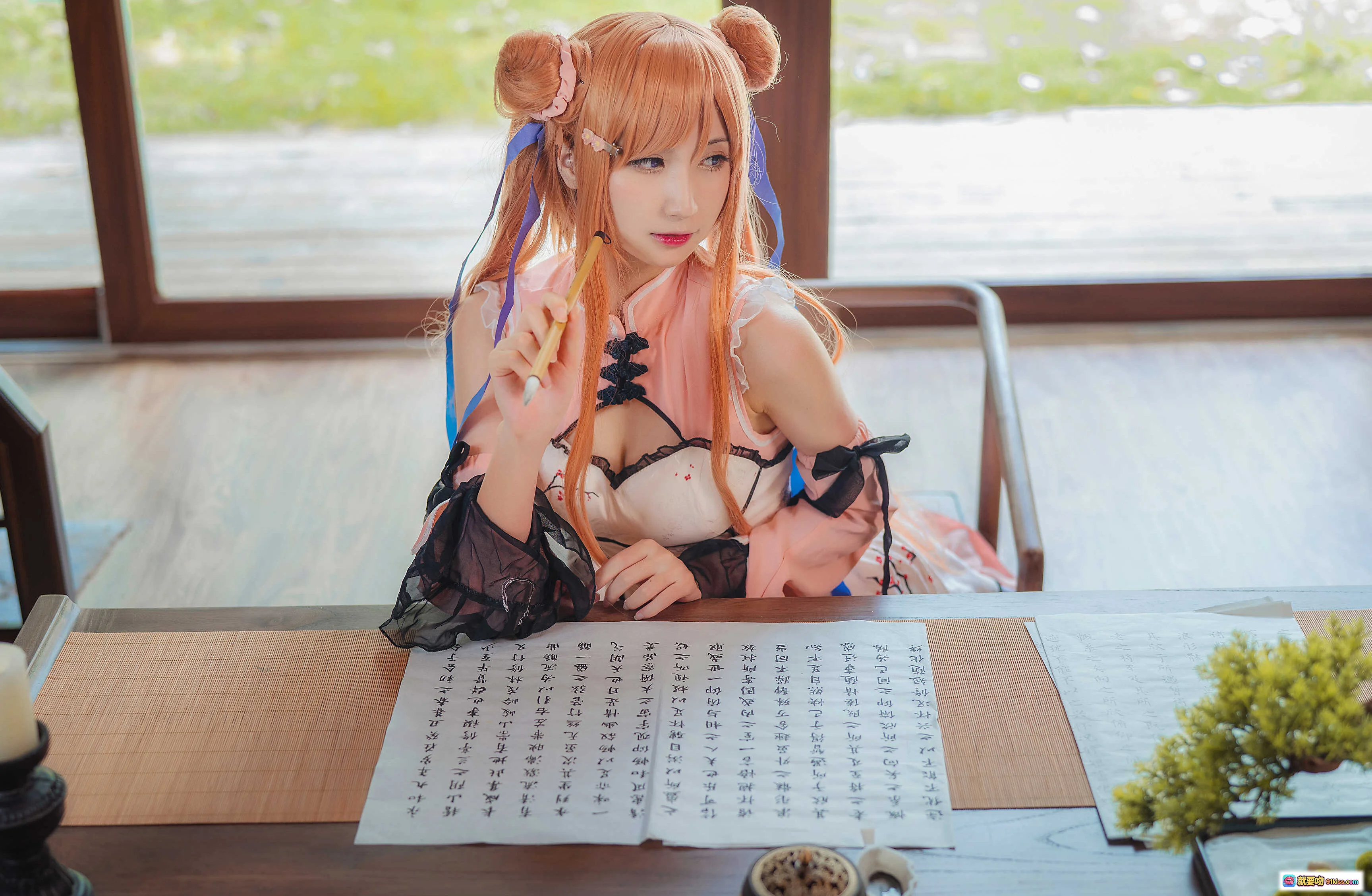贝儿酱Miki NO.001 春梅COS写真｜橙发双马尾少女执笔书法｜日系和风室内场景｜精致洛丽塔服饰｜18P高清图集 - 就要吻