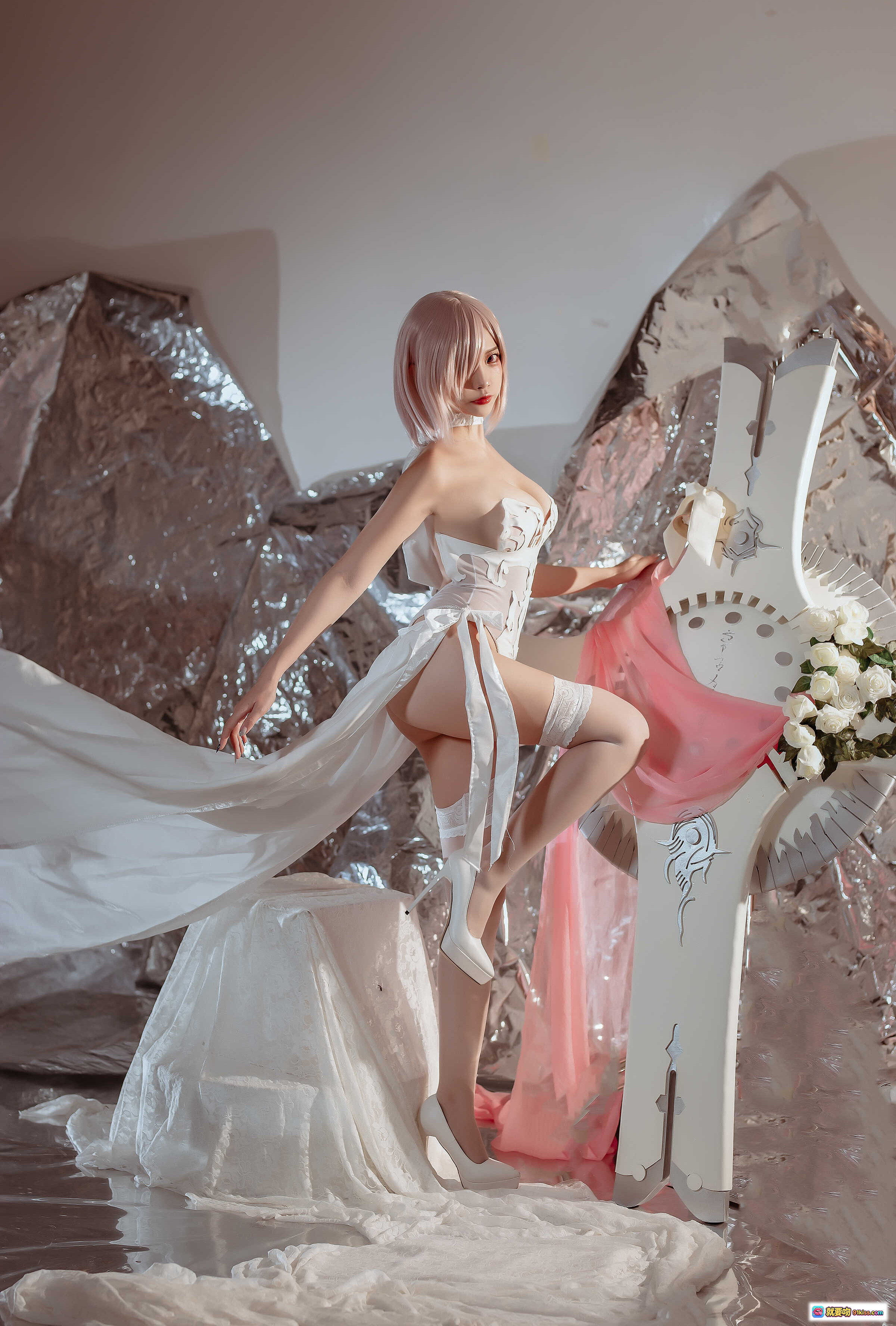 图片[10] - 二佐Nisa NO.110 玛修婚纱Cosplay写真 42P高清美图 粉发少女 白纱蕾丝 情侣主题 优雅性感 二次元动漫风 甜酷风格 摄影棚布景 花束装饰 精致妆容 腿环丝袜 甜系洛丽塔风 - 就要吻