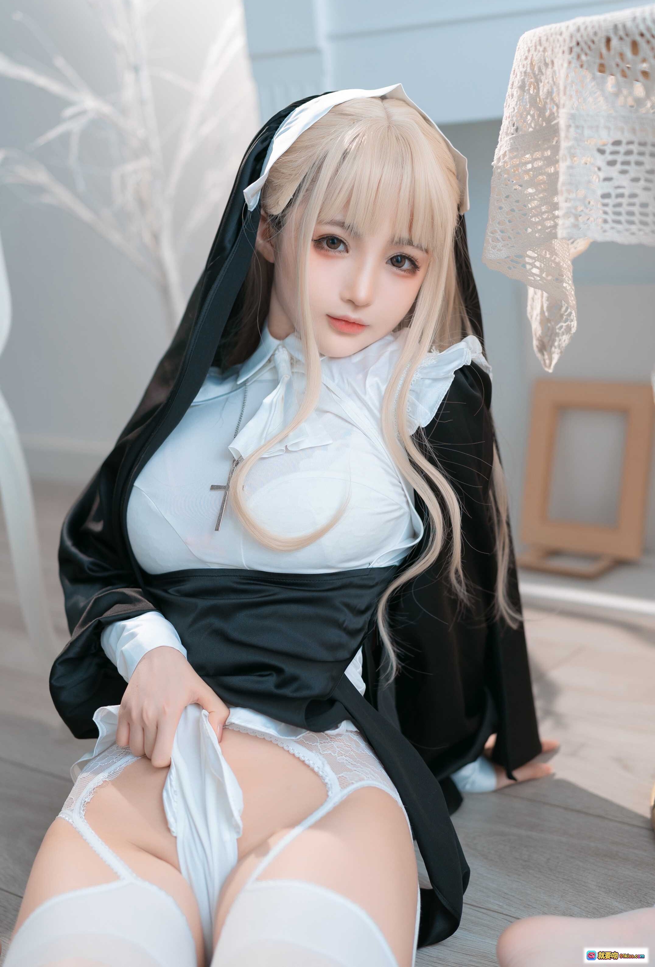 图片[2] - 桜井宁宁 NO.037 修女写真 | 白色蕾丝内衣+黑色修女袍+十字架项链+美腿丝袜 | 41P高清图集 - 就要吻