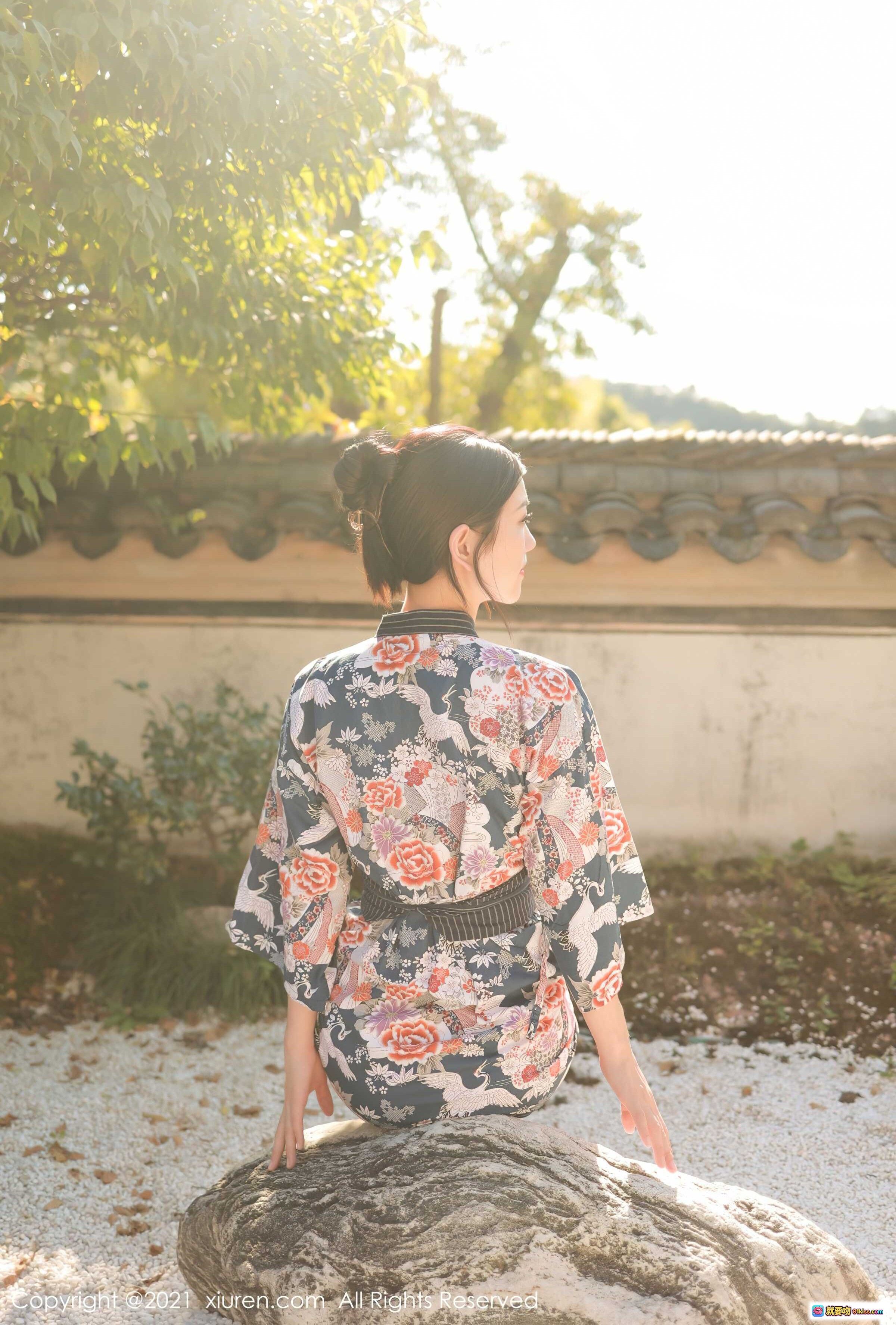 图片[3] - 李雅柔和风写真｜深蓝底花卉仙鹤图案浴衣｜日式木门背景｜优雅古典美人｜秀人网No.4032高清图集 - 就要吻