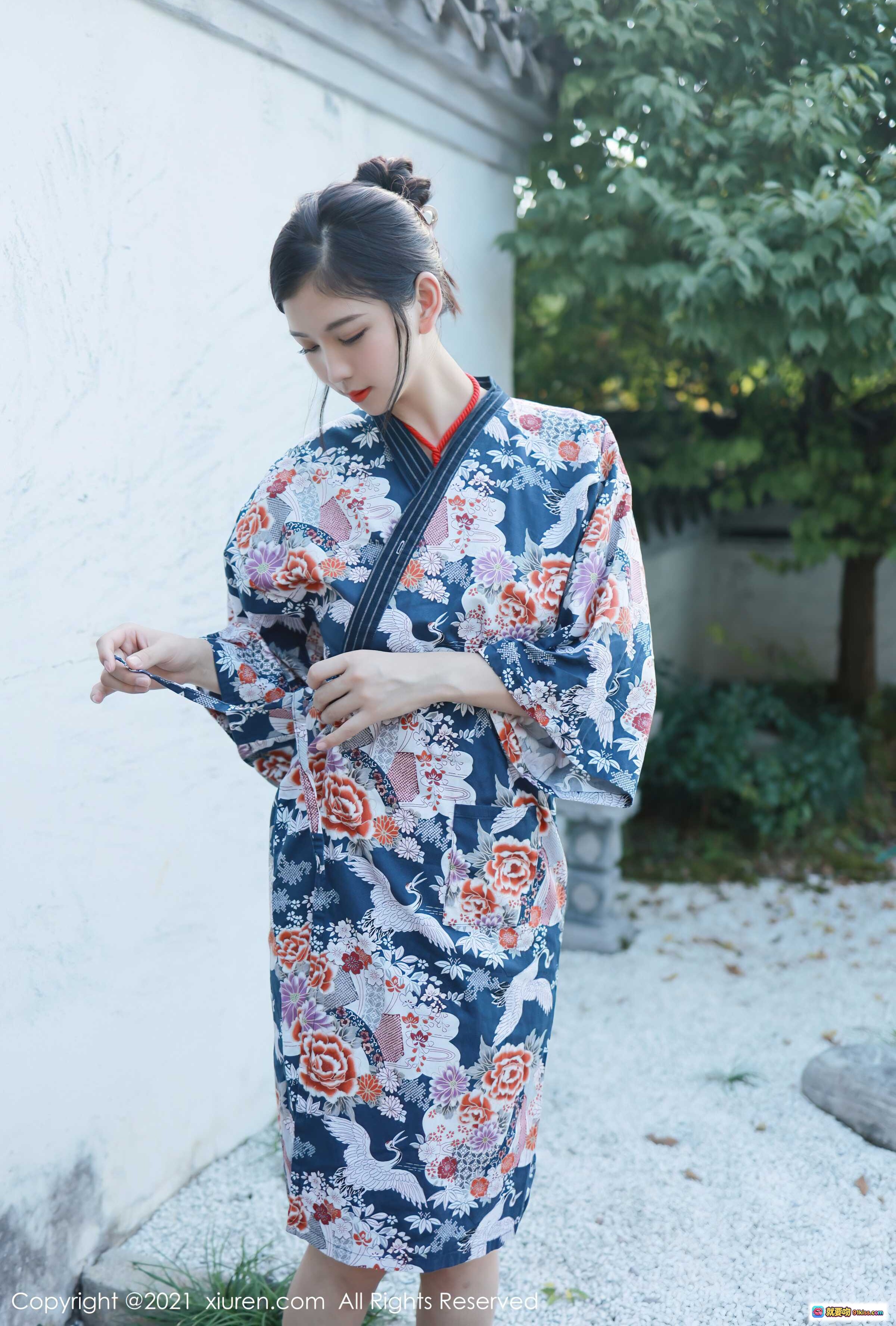 图片[9] - 李雅柔和风写真｜深蓝底花卉仙鹤图案浴衣｜日式木门背景｜优雅古典美人｜秀人网No.4032高清图集 - 就要吻