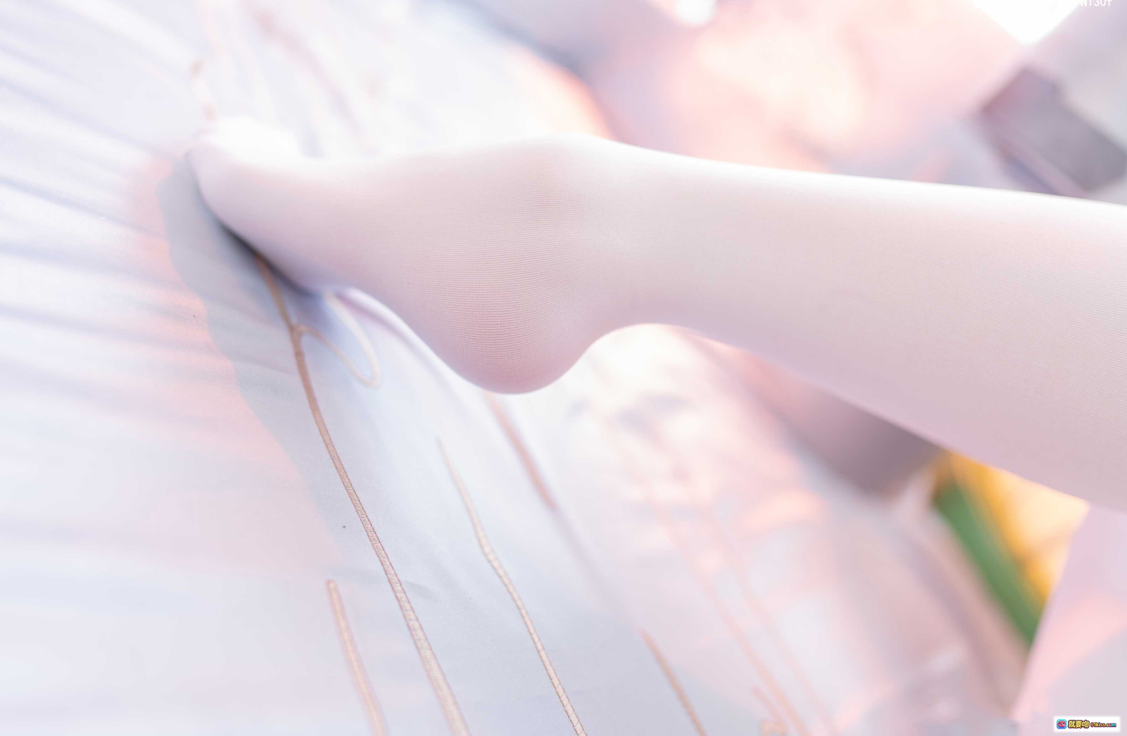 图片[4] - 皮皮奶NO.042天狼星cos写真｜白发女仆装+蕾丝袜+红丝带+甜酷少女风｜38P高清图集 - 就要吻