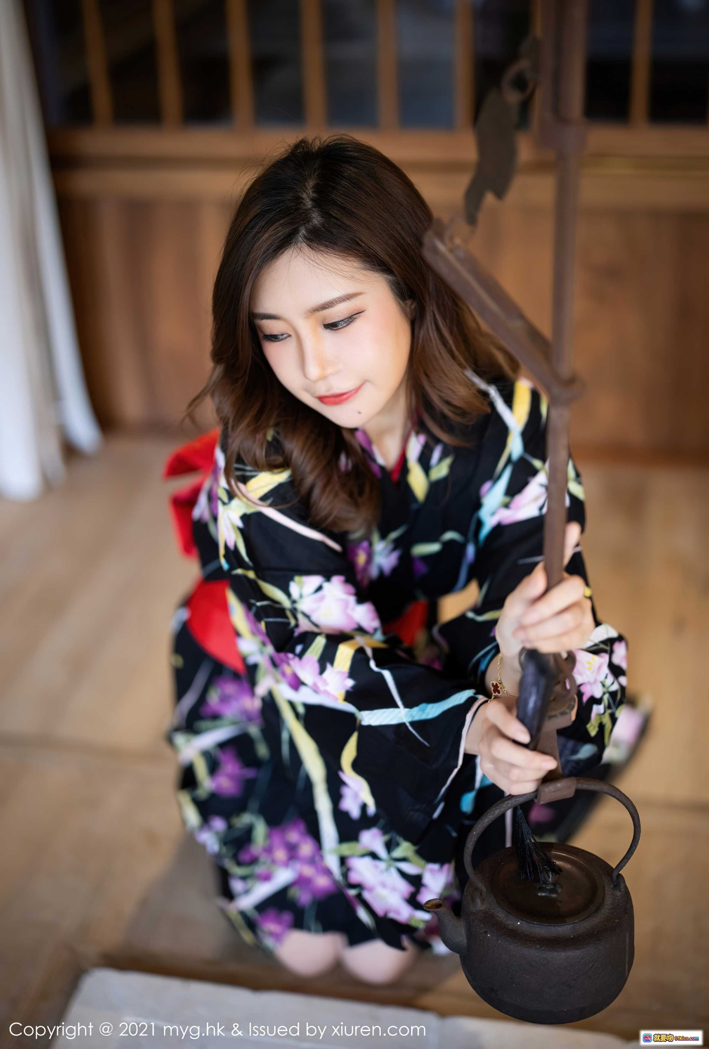 图片[5] - 绮里嘉ula黑底紫花和服写真｜日式庭院木质地板优雅姿态｜MyGirl美媛馆2021 Vol.594高清图集 - 就要吻
