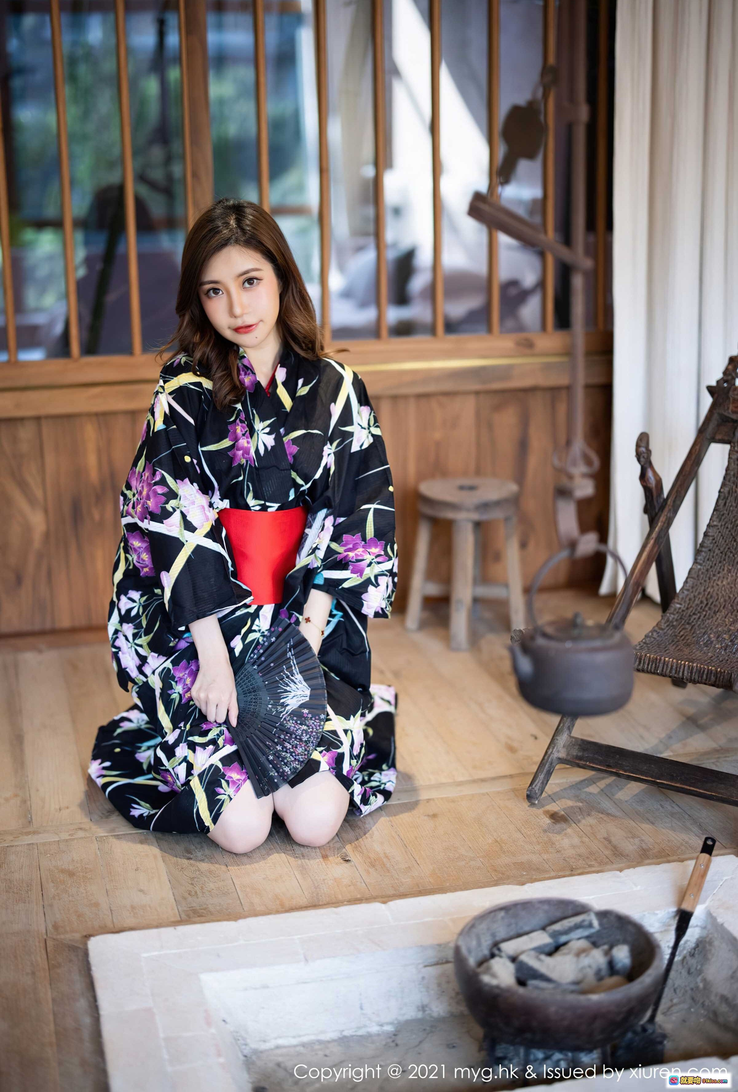 图片[2] - 绮里嘉ula黑底紫花和服写真｜日式庭院木质地板优雅姿态｜MyGirl美媛馆2021 Vol.594高清图集 - 就要吻