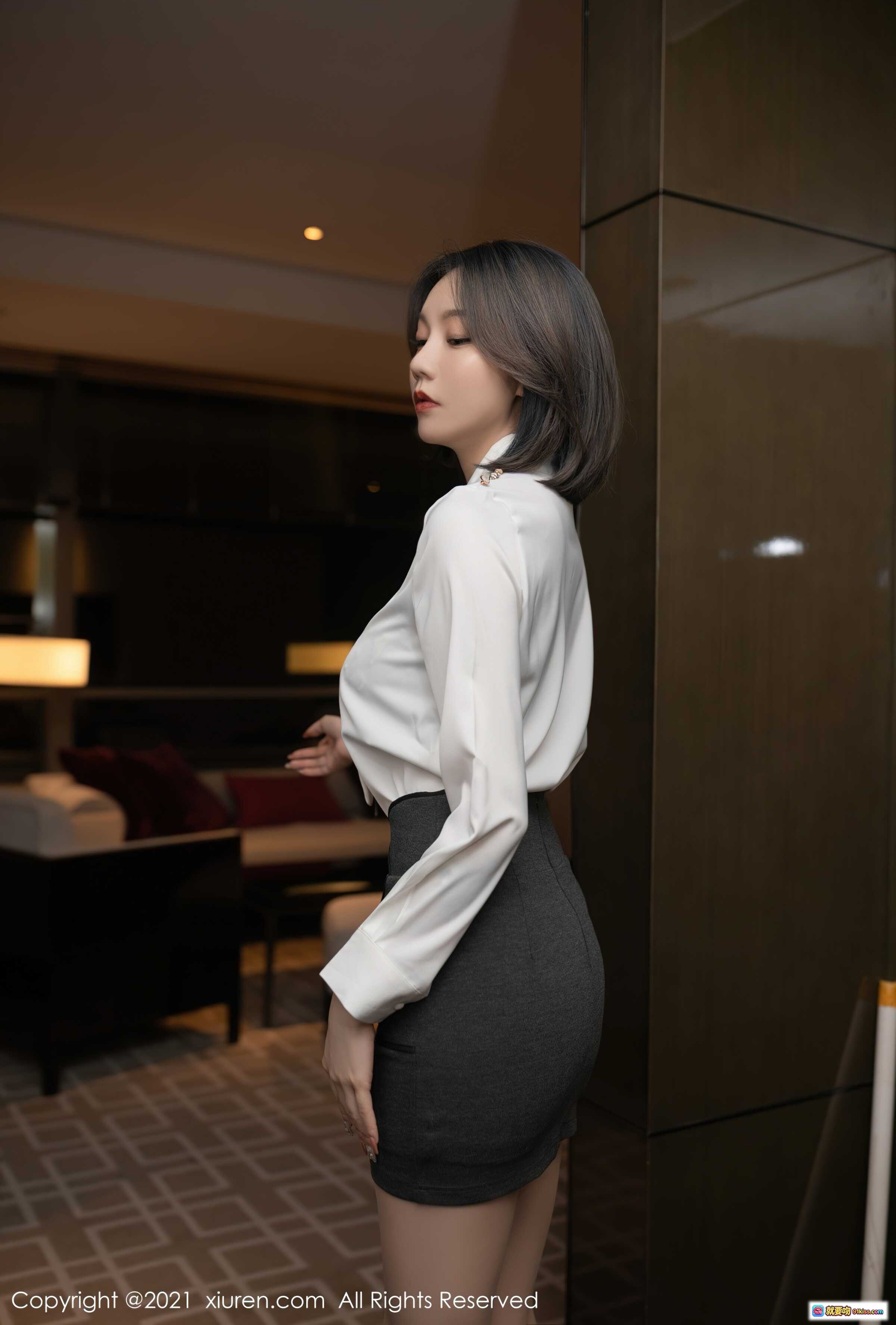 图片[2] - 安然Maleah手机聊天截图特写 | 红边iPhone屏幕裂痕 | 微信对话框显示“报告准备的怎样了” | XIUREN秀人网2021.10.12 No.4051高清图集 - 就要吻