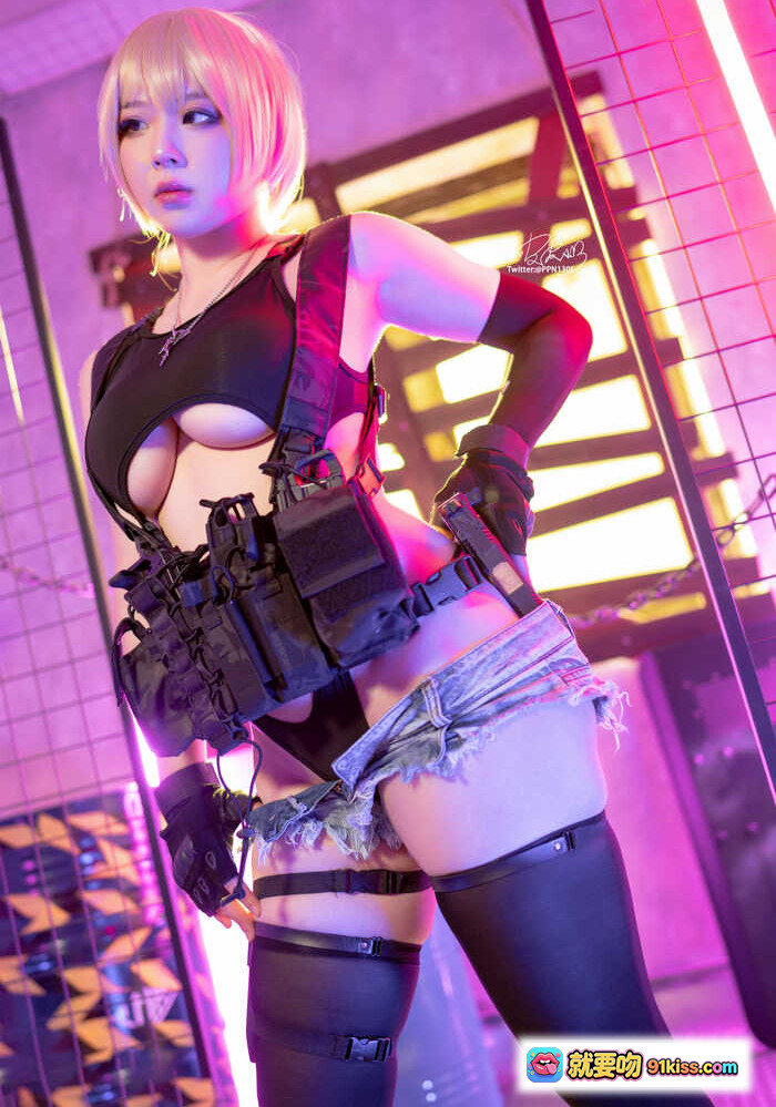 图片[1] - 皮皮奶NO.041 Vol.22战术背心Cosplay写真｜性感短发女战士｜霓虹灯光氛围｜战术装备细节｜牛仔短裤黑丝美腿｜51P高清图集 - 就要吻