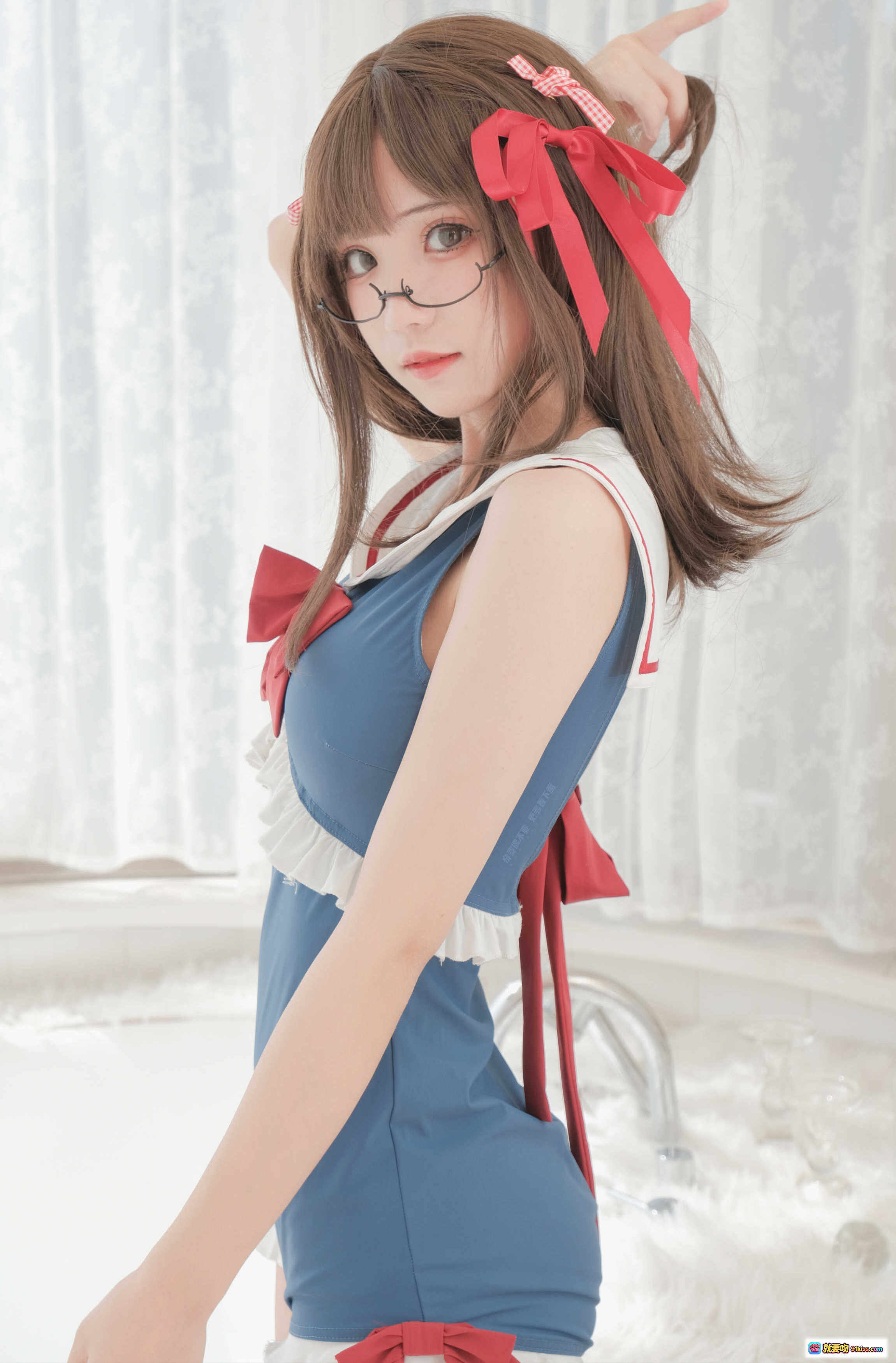 图片[3] - 花柒Hana NO.007 白雪姬泳装写真 甜美少女风 蓝红配色水手服 毛绒背景 清新居家风 Cosplay造型 精致发饰眼镜妆容 26P高清图集 - 就要吻