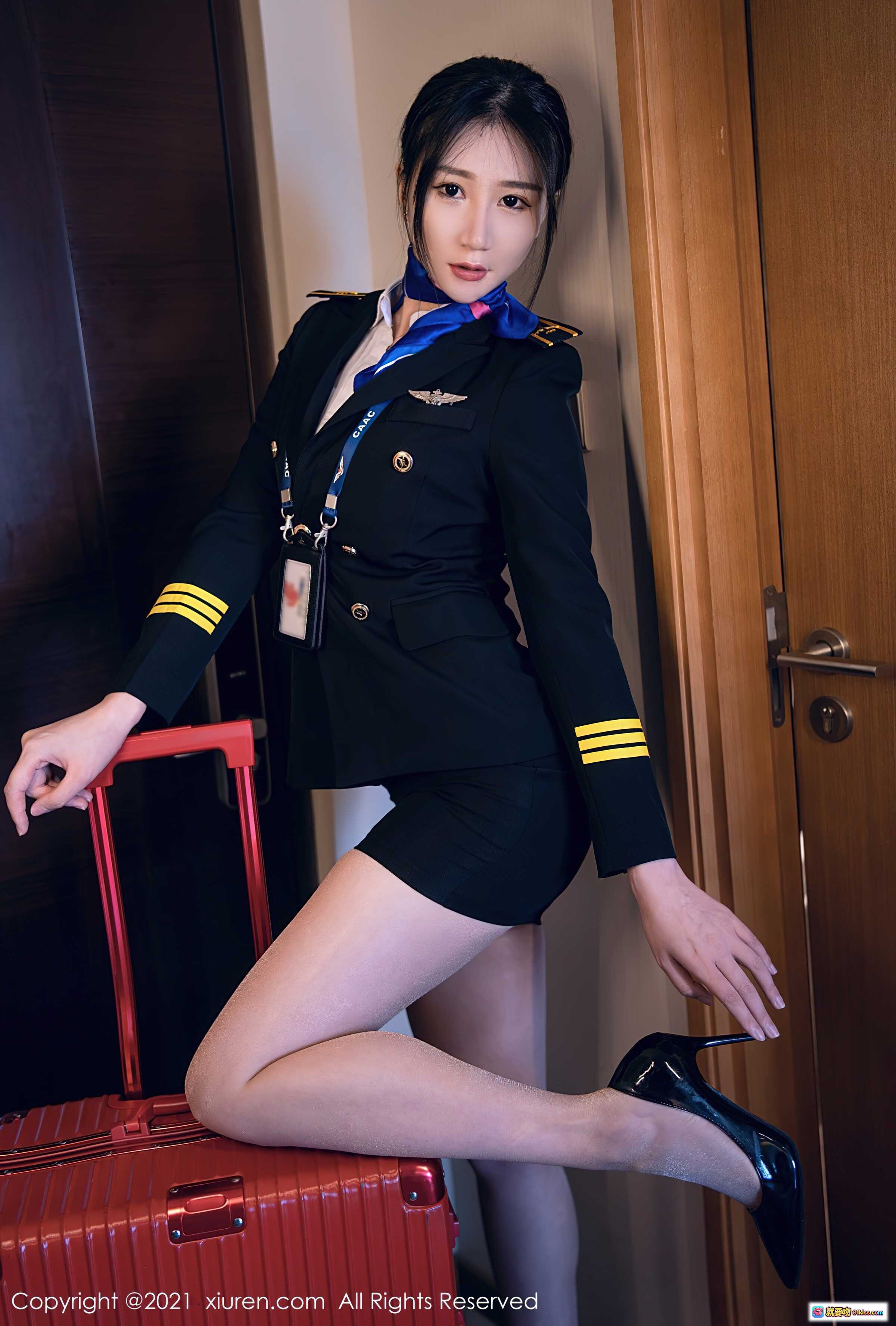 图片[9] - 顾乔楠Cora空姐制服写真｜黑丝美腿红色行李箱｜XiuRen秀人网2021.08.24 No.3839 - 就要吻