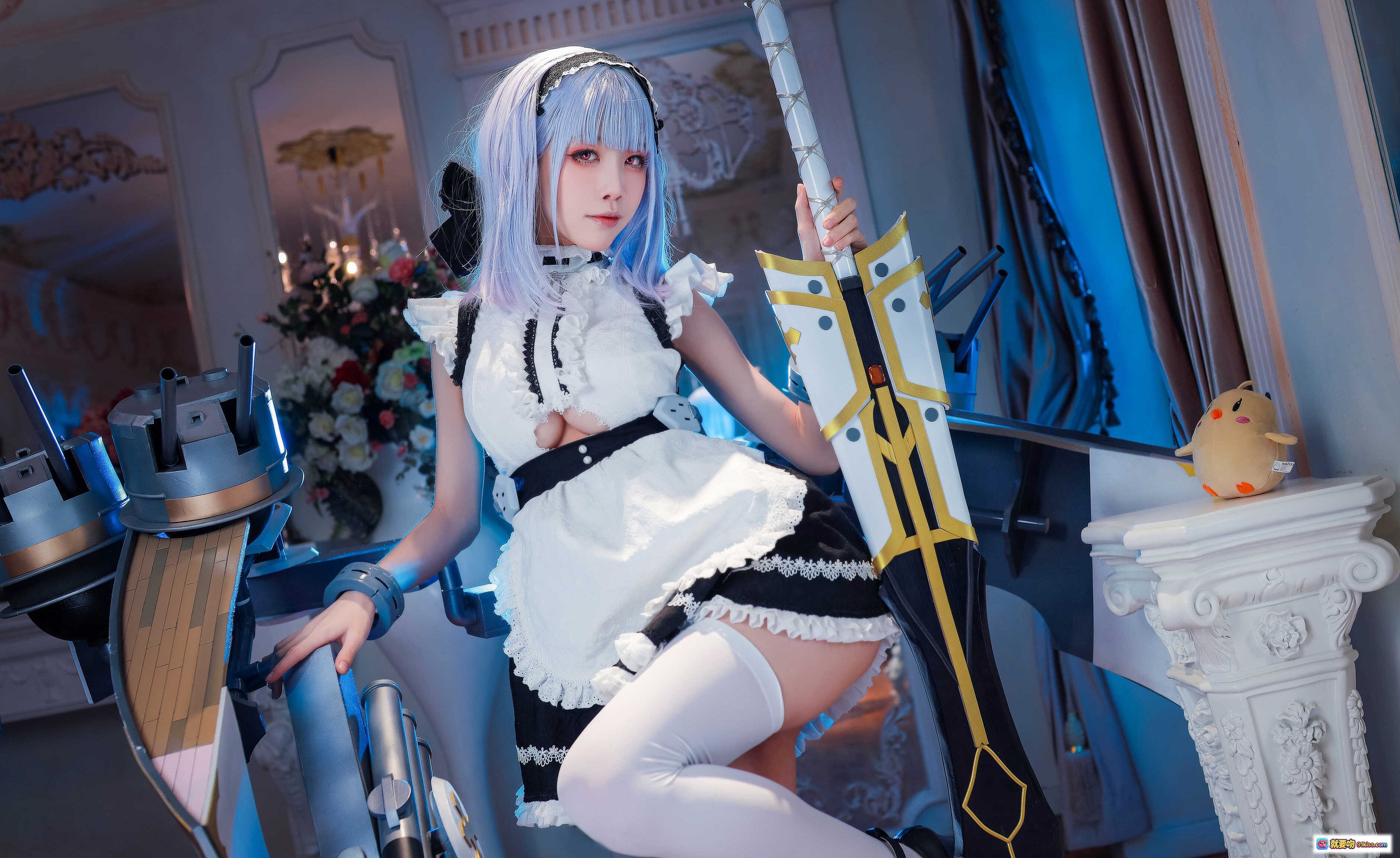图片[2] - 水淼Aqua NO.093 黛朵 Cosplay 精美女仆装 蓝发少女 持剑姿势 华丽室内场景 17P高清图集 - 就要吻