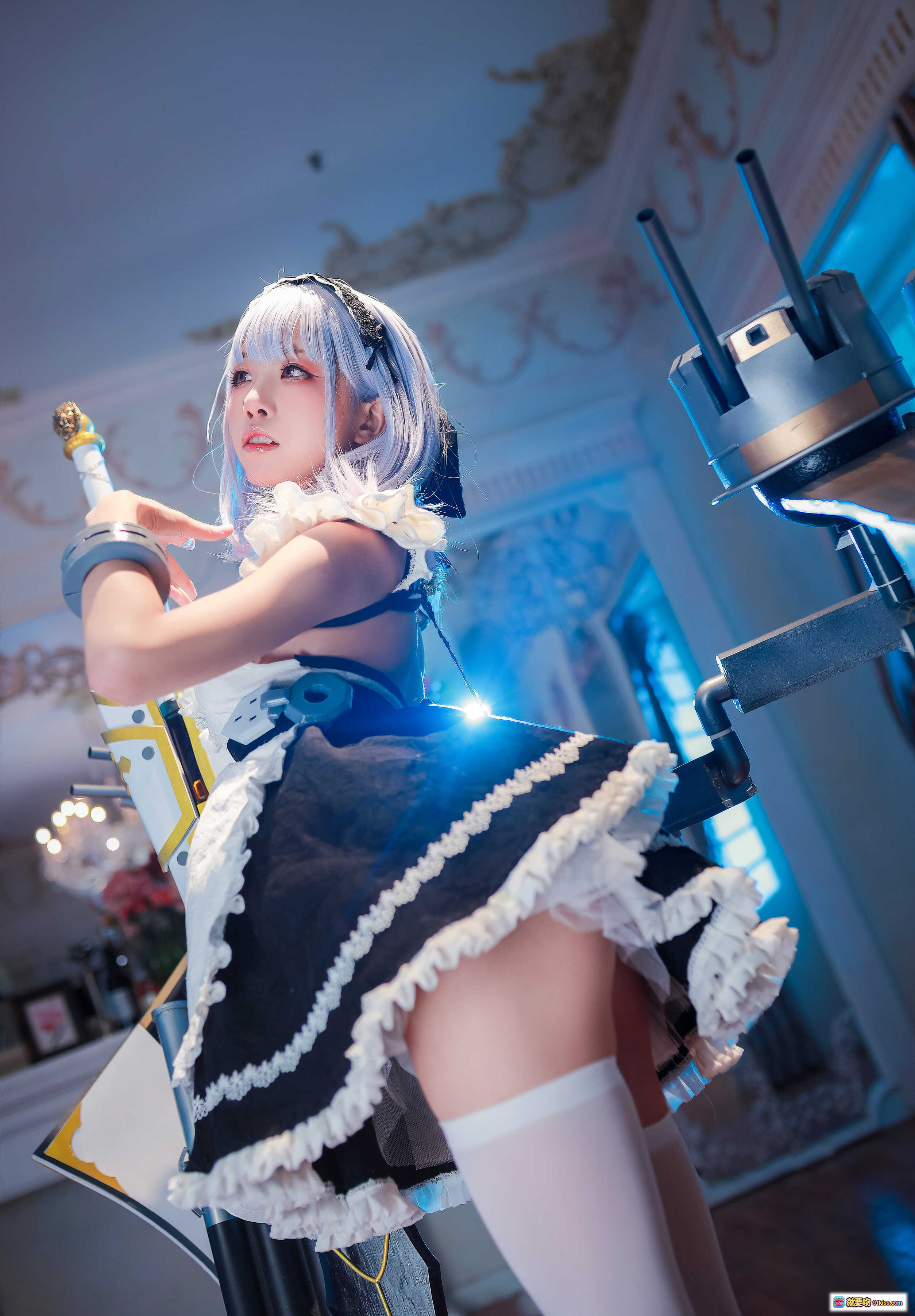 图片[4] - 水淼Aqua NO.093 黛朵 Cosplay 精美女仆装 蓝发少女 持剑姿势 华丽室内场景 17P高清图集 - 就要吻