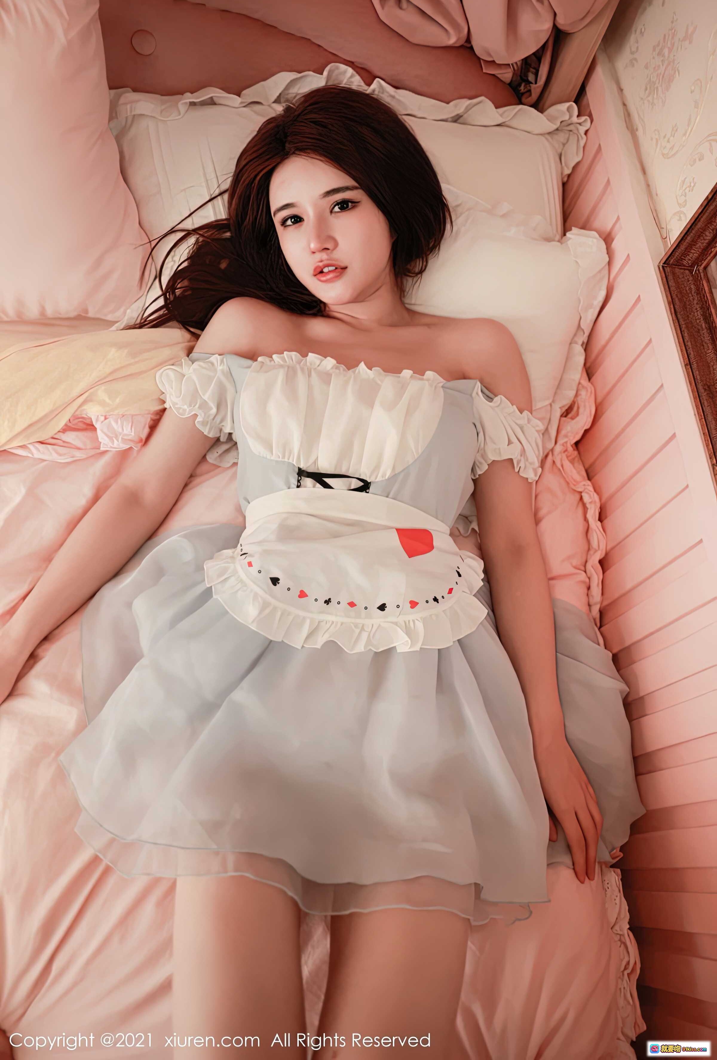 图片[6] - 小雨baby甜美写真 | XiuRen秀人网No.3552 | 蓝白洛丽塔裙+蕾丝袜 | 粉色复古房间 | 优雅坐姿美腿特写 - 就要吻