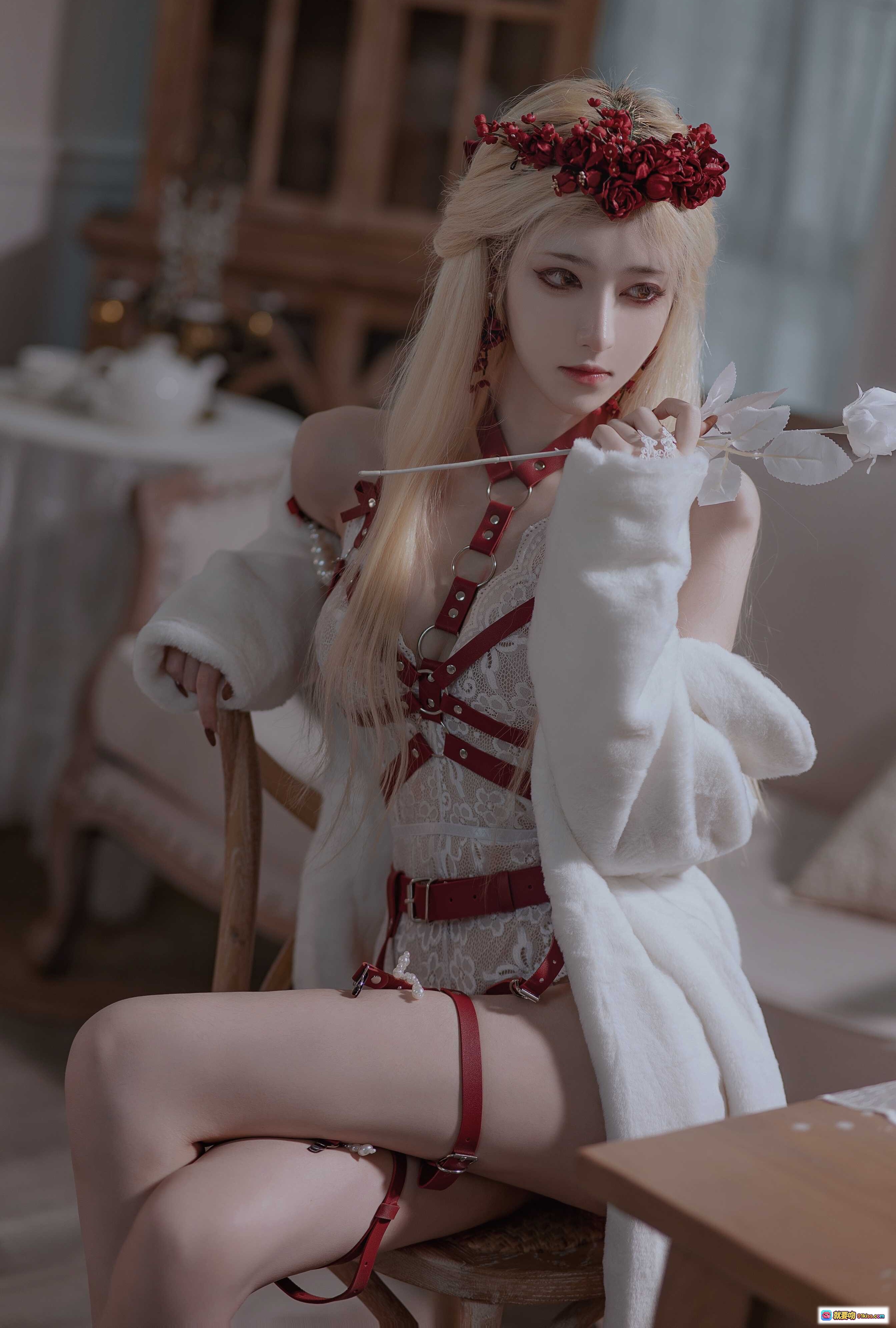 图片[9] - 南桃Momoko NO.080 玫瑰主题写真 | 金发红花冠少女 | 白纱红内衣性感躺卧 | 26P高清图集 - 就要吻